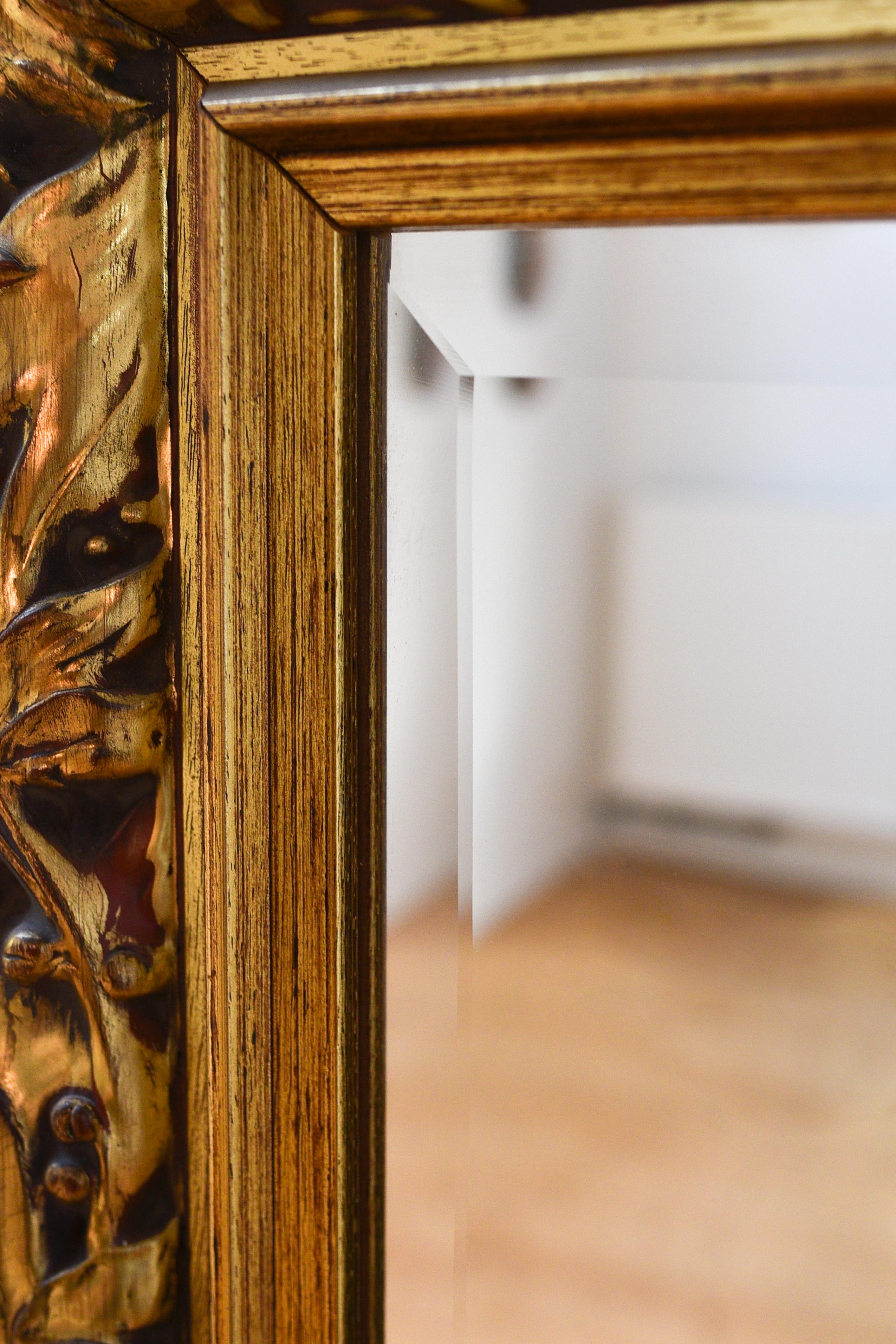 20ième siècle 20e siècle Miroir XL avec motifs floraux sur cadre en bois en vente