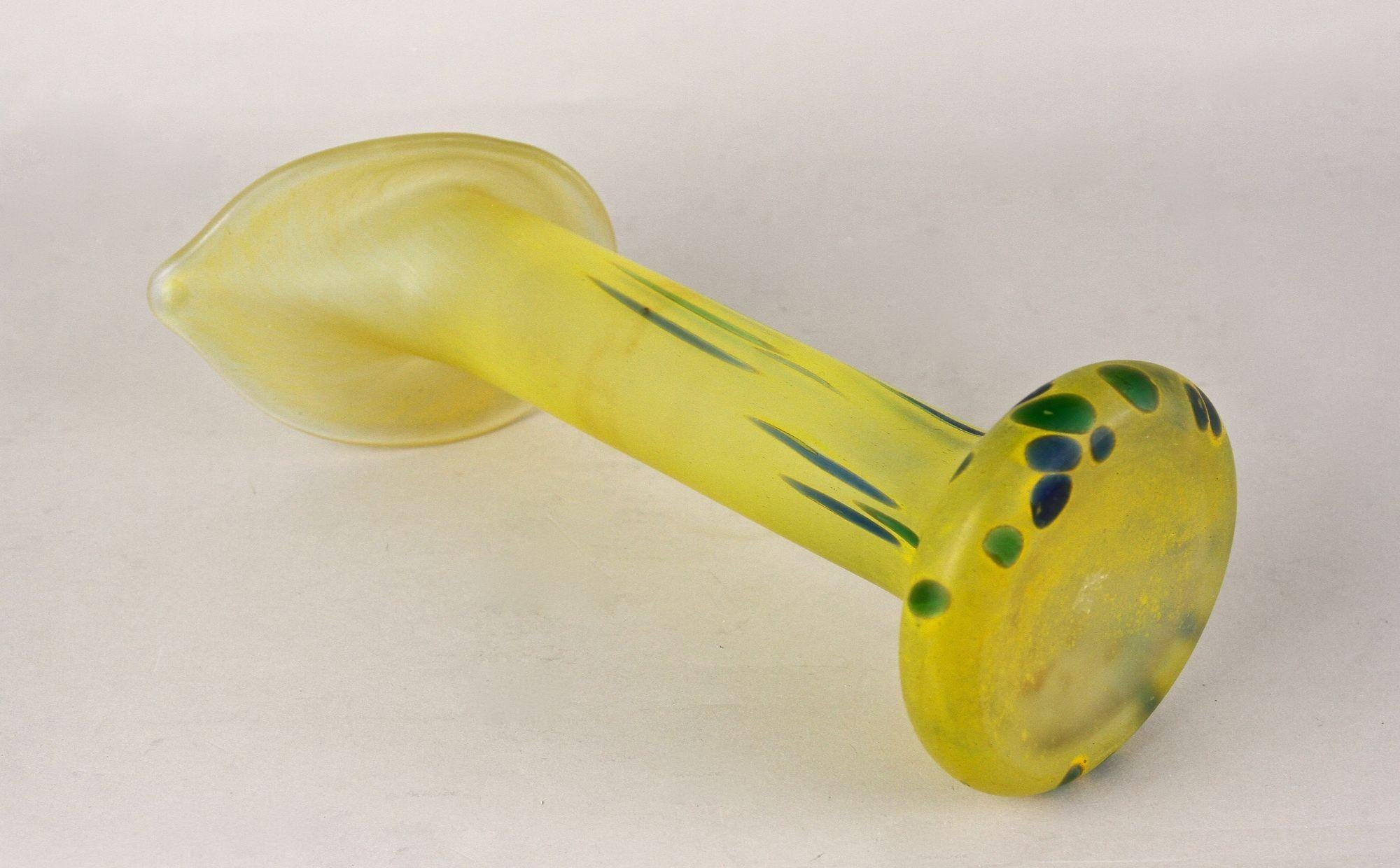 Vaso Art Nouveau giallo del XX secolo, vetro boemo, CZ 1910 ca. in vendita 6