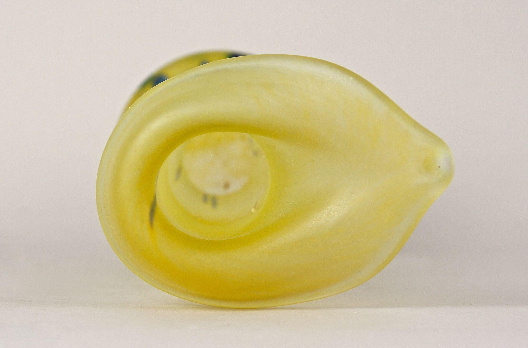 Vaso Art Nouveau giallo del XX secolo, vetro boemo, CZ 1910 ca. in vendita 9