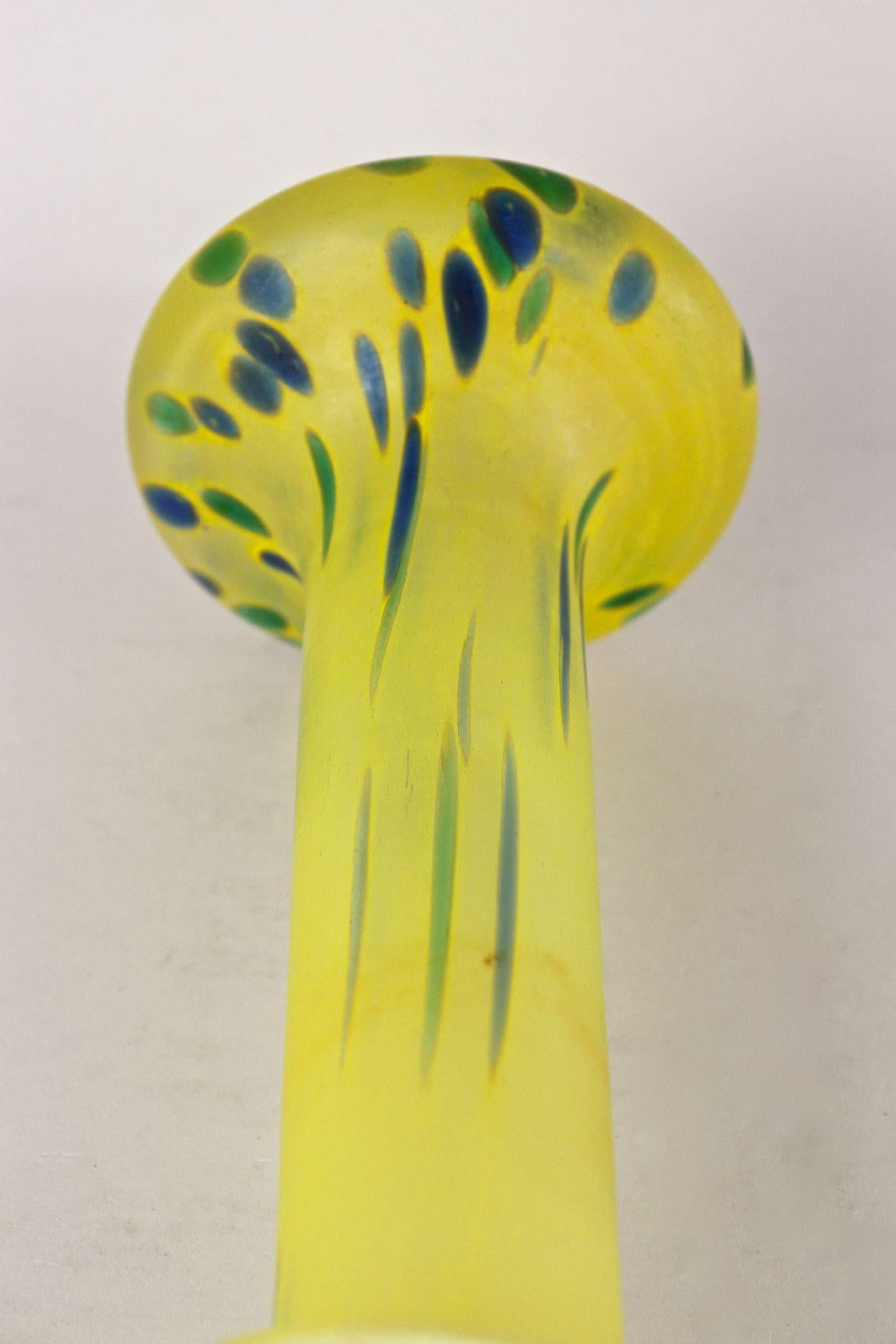 Vaso Art Nouveau giallo del XX secolo, vetro boemo, CZ 1910 ca. in vendita 10