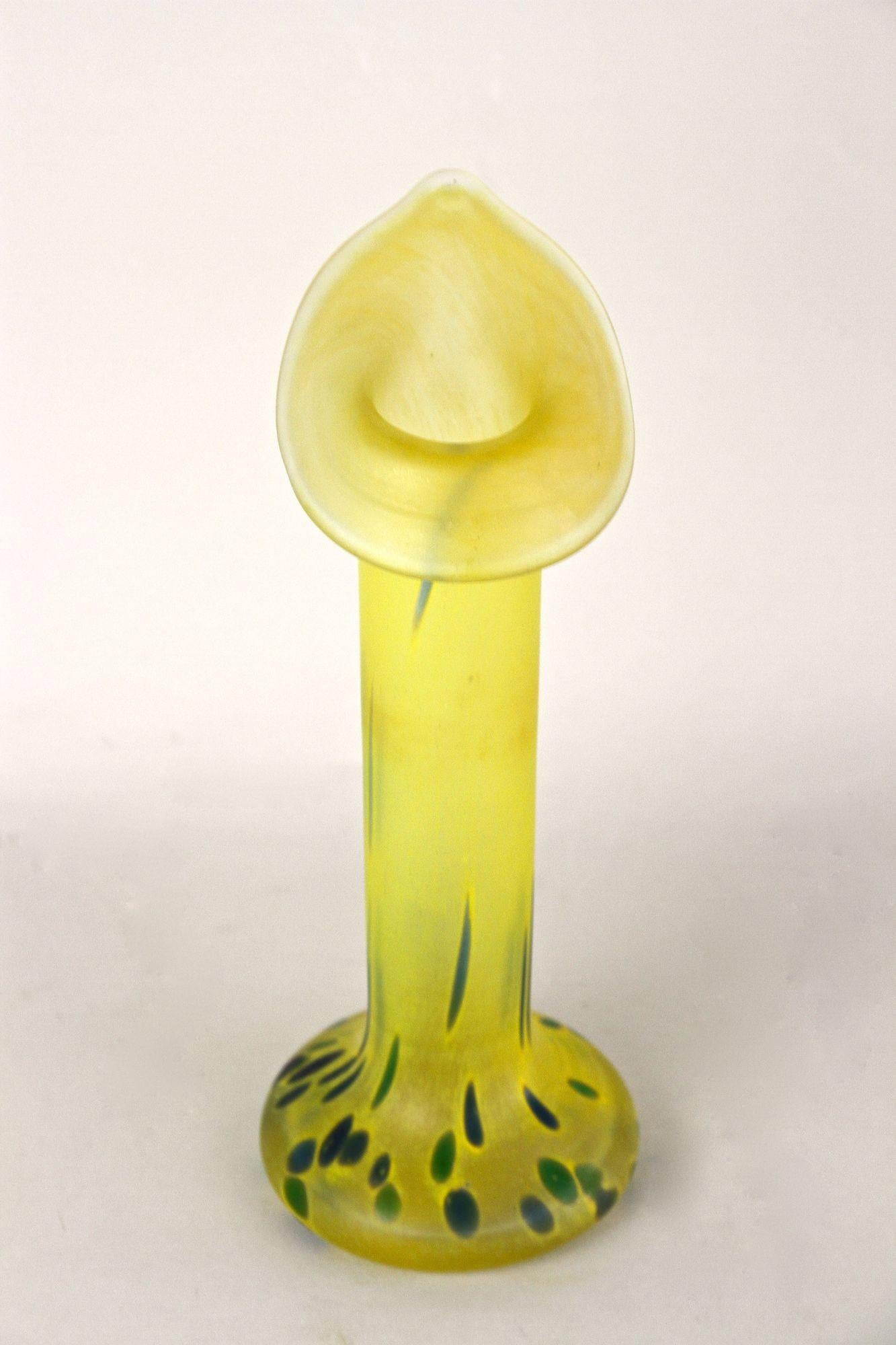 Ceco Vaso Art Nouveau giallo del XX secolo, vetro boemo, CZ 1910 ca. in vendita