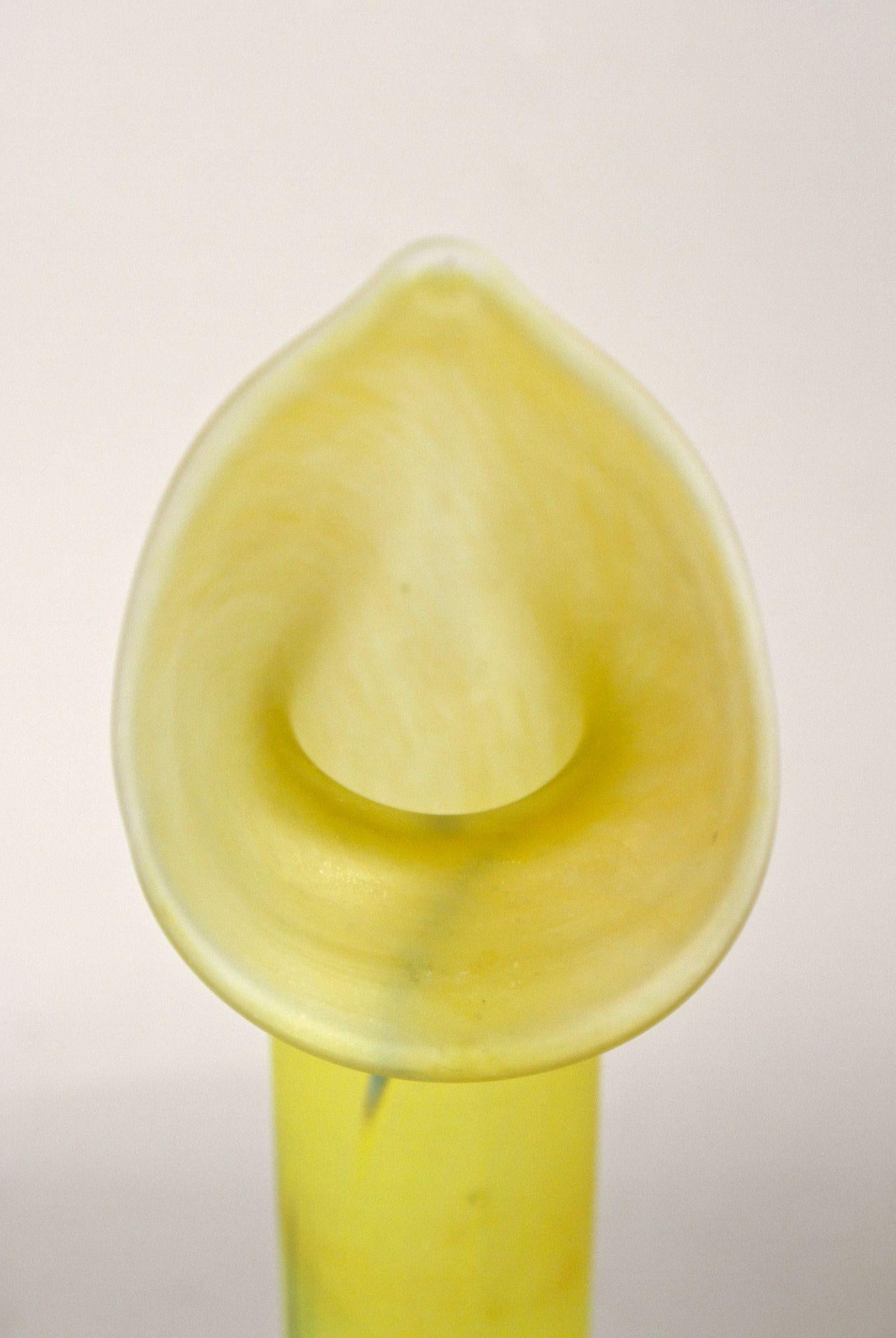 Vaso Art Nouveau giallo del XX secolo, vetro boemo, CZ 1910 ca. In condizioni buone in vendita a Lichtenberg, AT