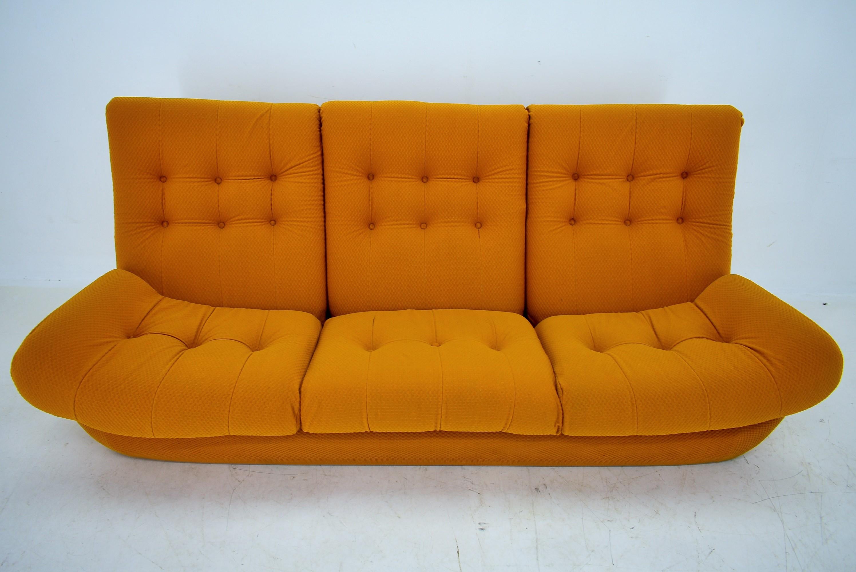 Gelbes Atlantis-Sofa mit drei Sitzen aus dem 20. Jahrhundert, 1960er Jahre im Angebot 2