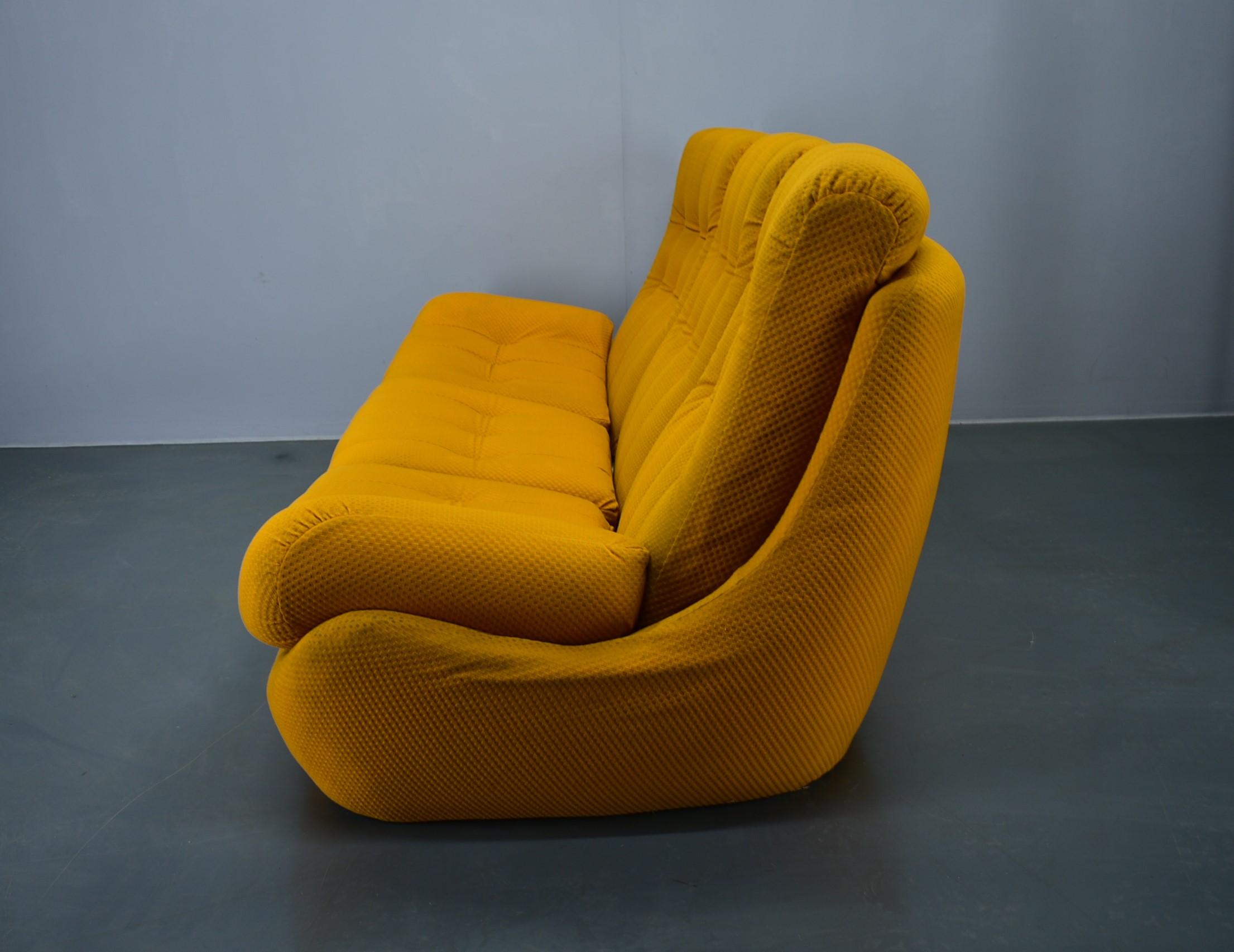 20e siècle, Canapé Atlantis jaune à trois places, années 1960 en vente 3