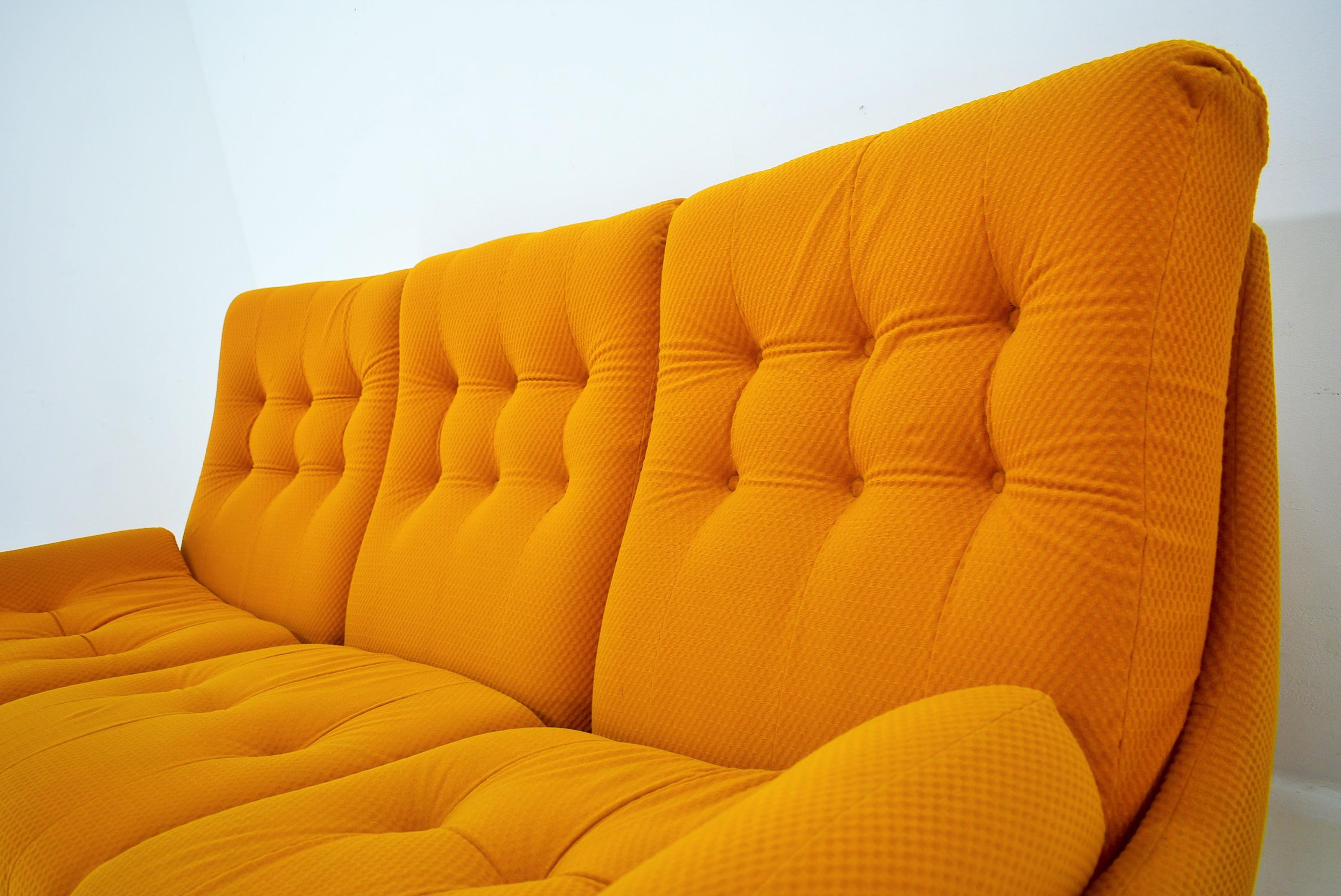 Gelbes Atlantis-Sofa mit drei Sitzen aus dem 20. Jahrhundert, 1960er Jahre im Angebot 5