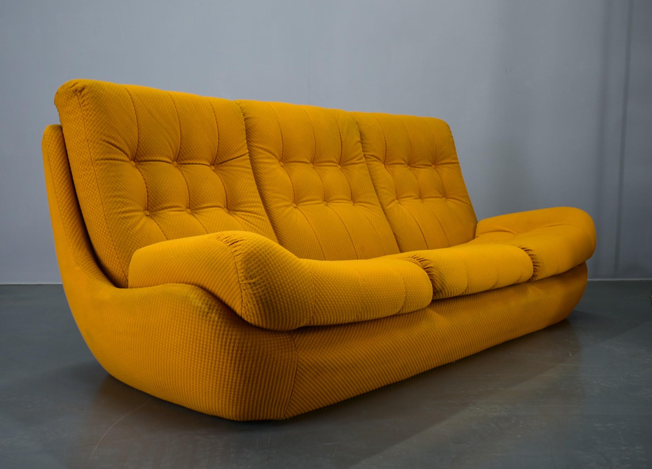 20e siècle, Canapé Atlantis jaune à trois places, années 1960 en vente 9