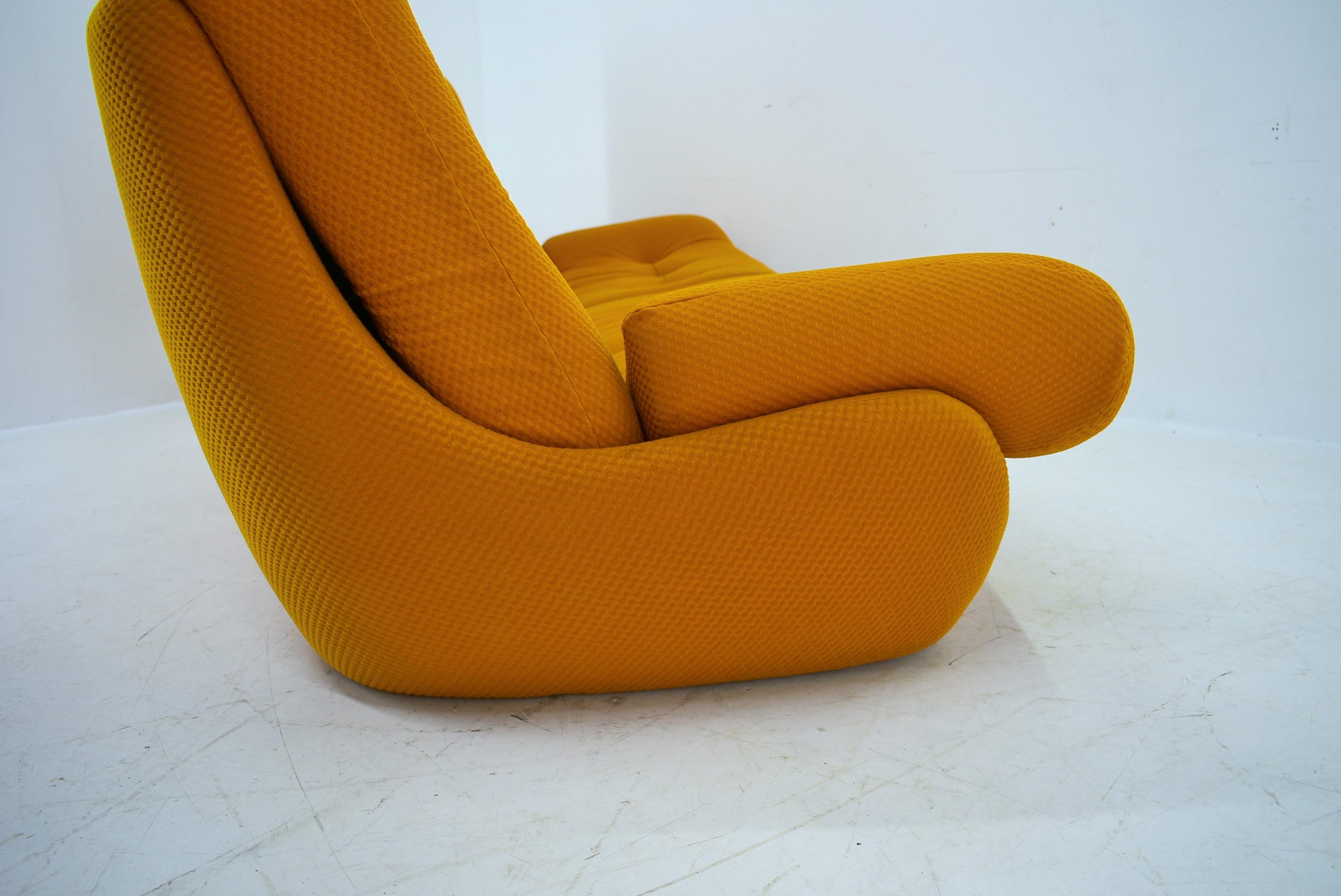 Gelbes Atlantis-Sofa mit drei Sitzen aus dem 20. Jahrhundert, 1960er Jahre (Mitte des 20. Jahrhunderts) im Angebot