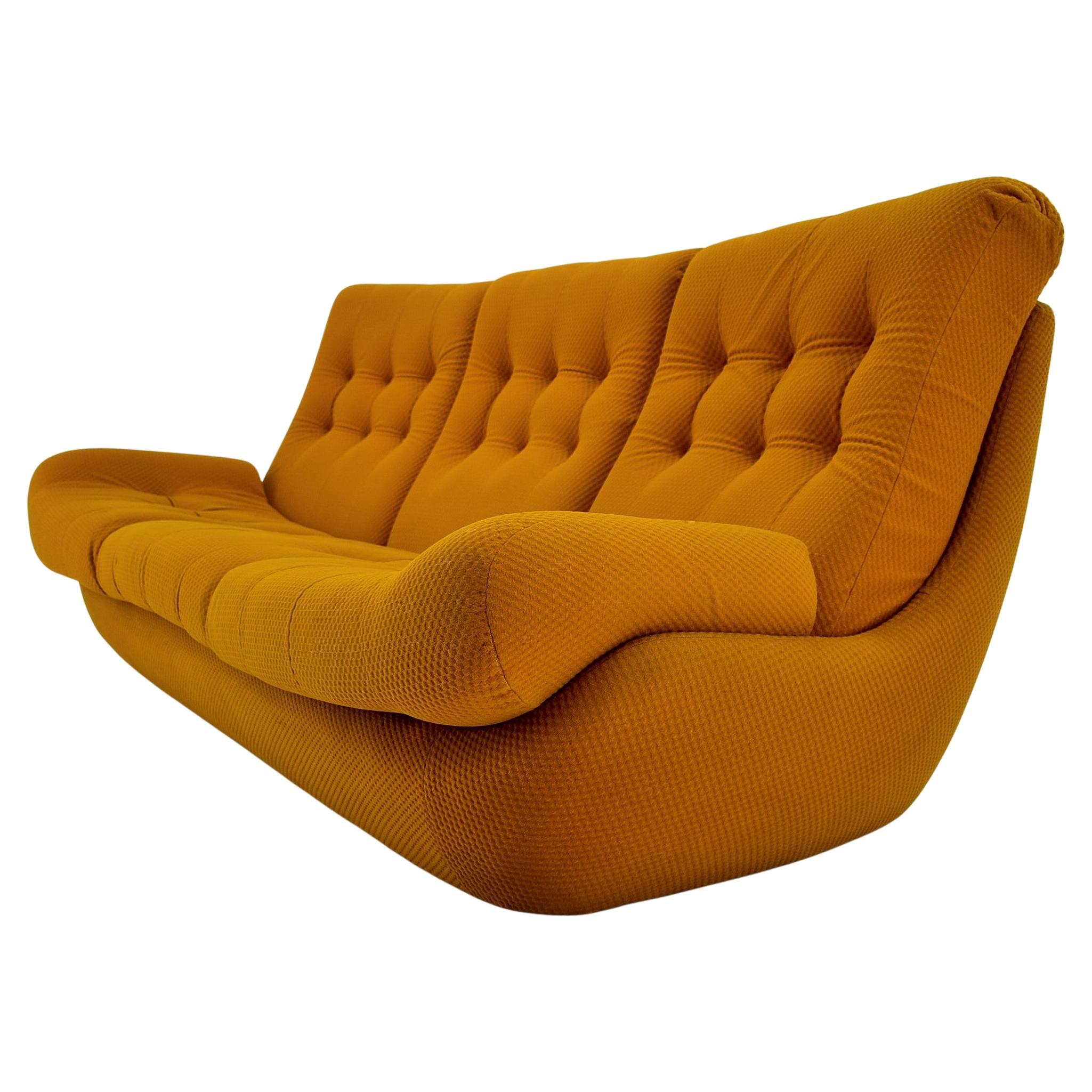 Gelbes Atlantis-Sofa mit drei Sitzen aus dem 20. Jahrhundert, 1960er Jahre im Angebot