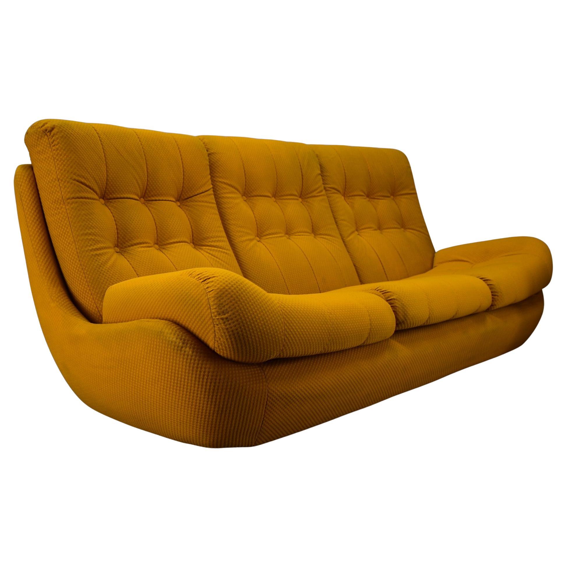 20e siècle, Canapé Atlantis jaune à trois places, années 1960 en vente