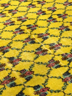 gelber floraler türkischer Art-Déco-Teppich des 20. Jahrhunderts:: entworfen von Zeki Muren:: um 1950