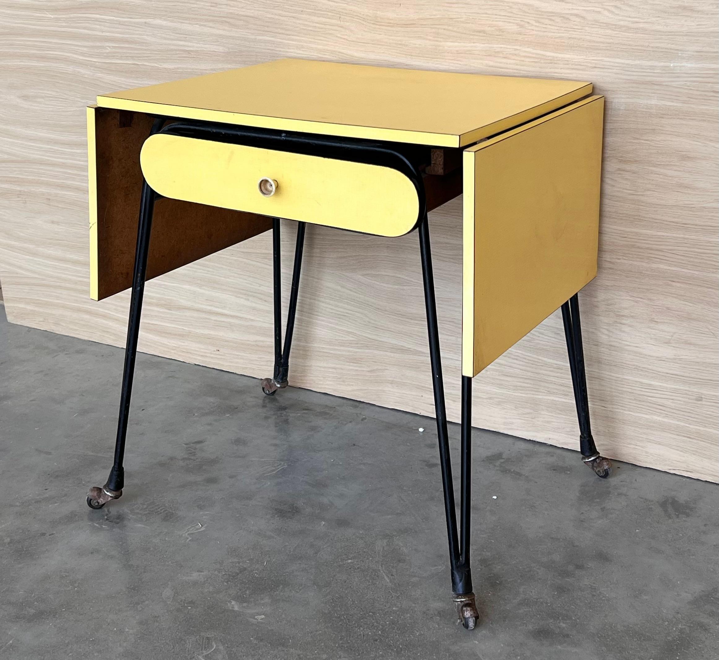 Italian 20th Century Yellow Formica children's school desk with two leaves For Sale