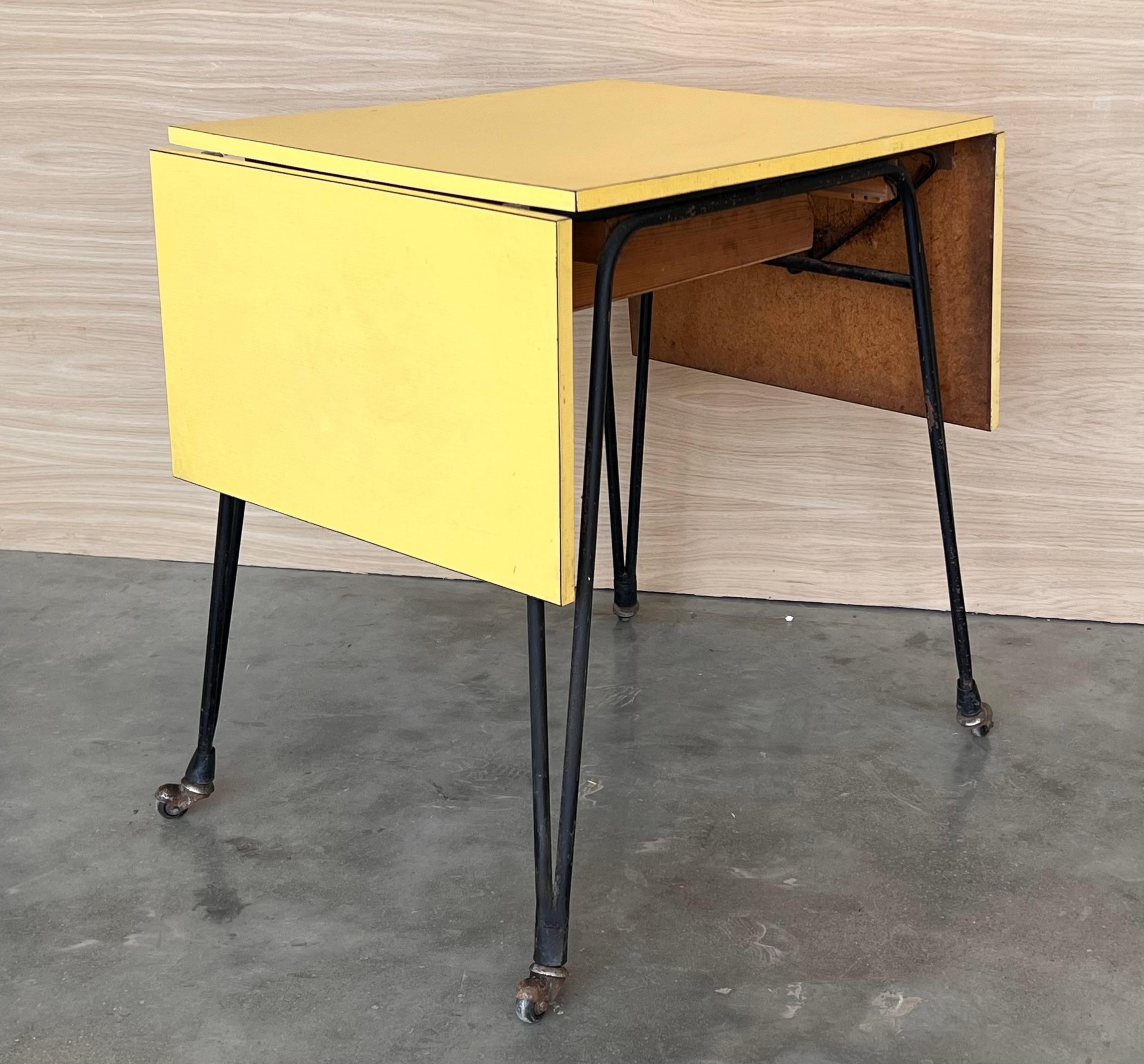20th Century Yellow Formica children's school desk with two leaves For Sale 3