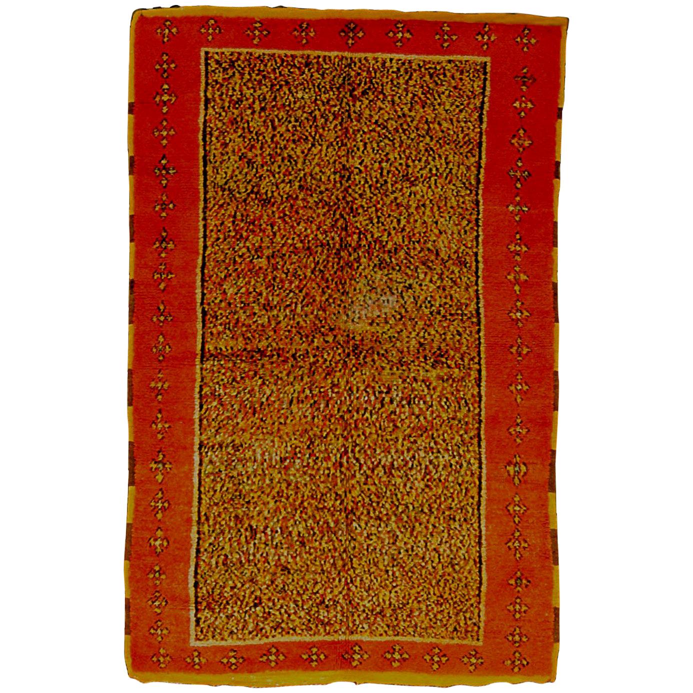 Tapis berbère tribal marocain jaune, orange et multicolore du XXe siècle