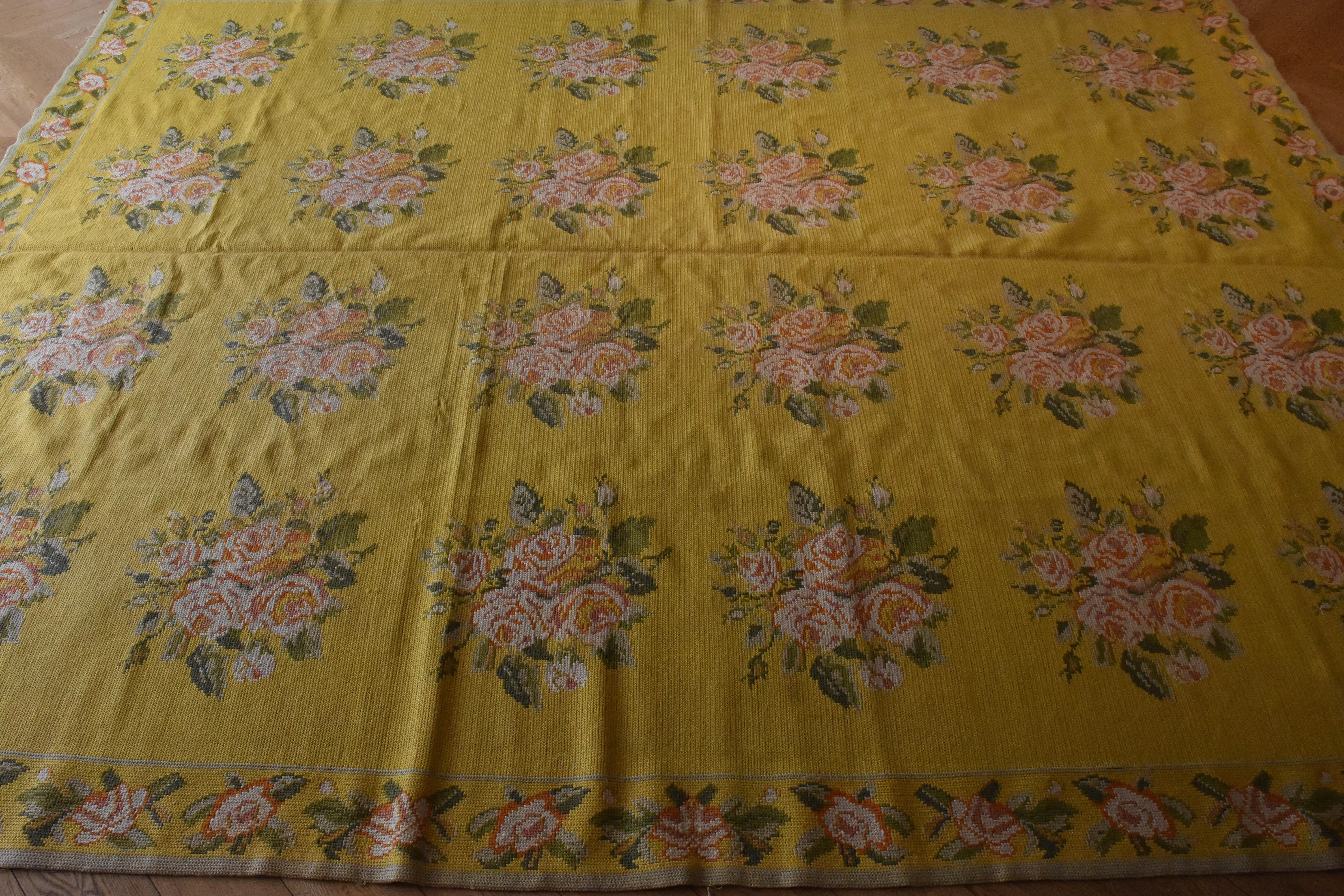 20th Century Yellow Pink Green Flowers Arraiolos Rug from Portugal, circa 1900s In Good Condition For Sale In Firenze, IT