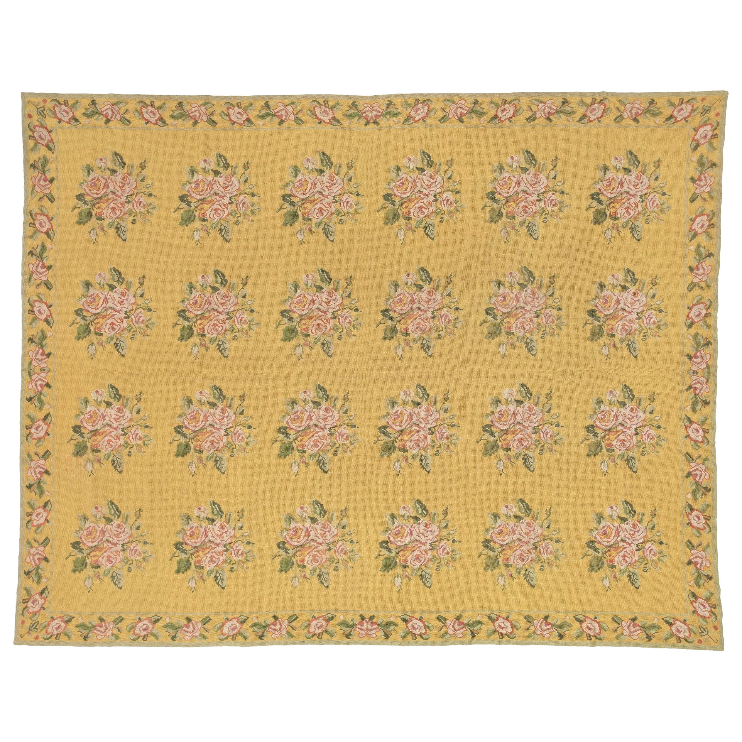 Siglo XX Alfombra Arraiolos Flores Amarillas Rosas Verdes de Portugal, hacia 1900 en venta