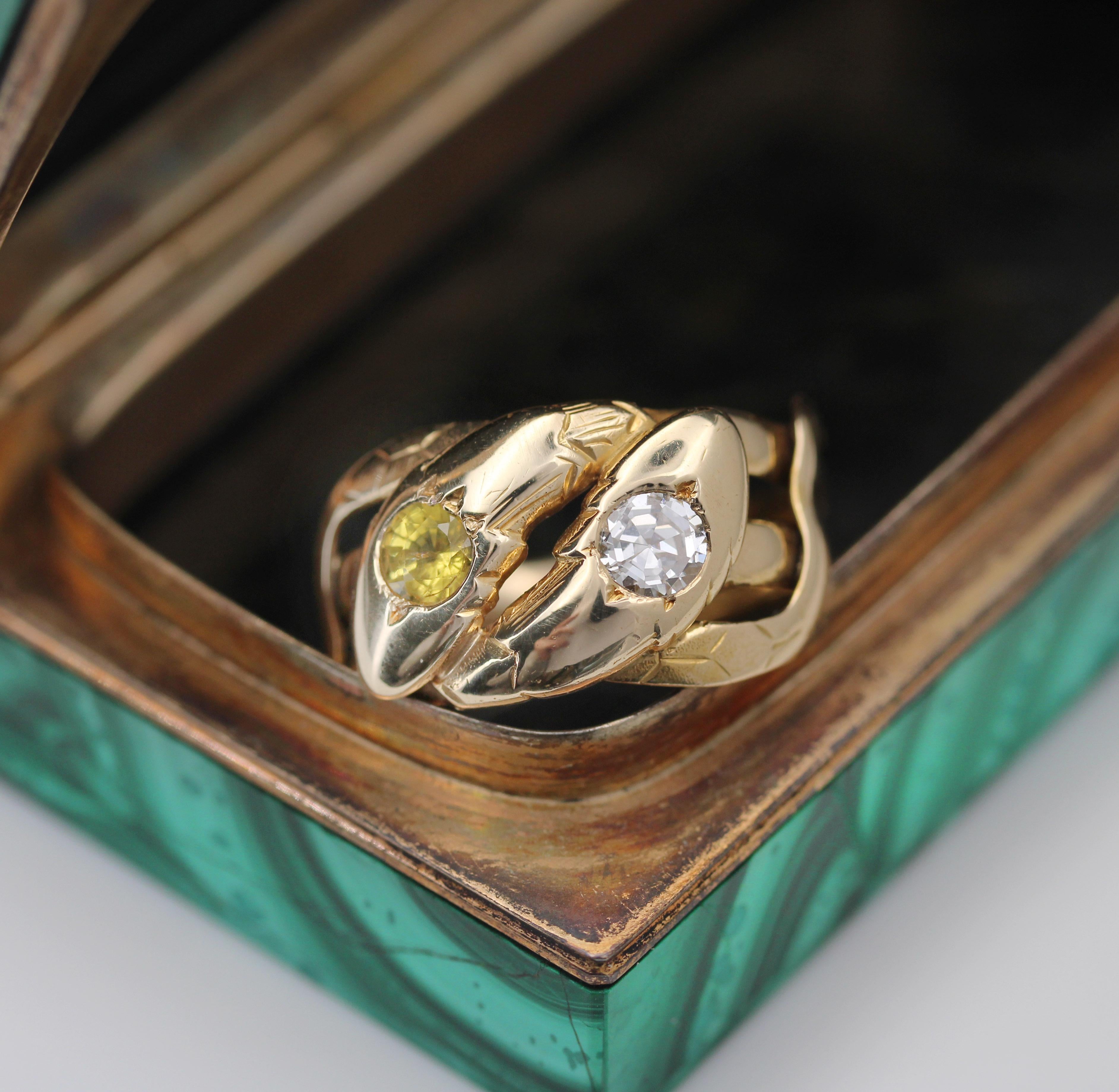 Belle Époque 20th Century Yellow Sapphire Diamond 18 Karat Yellow Gold Snake Ring For Sale