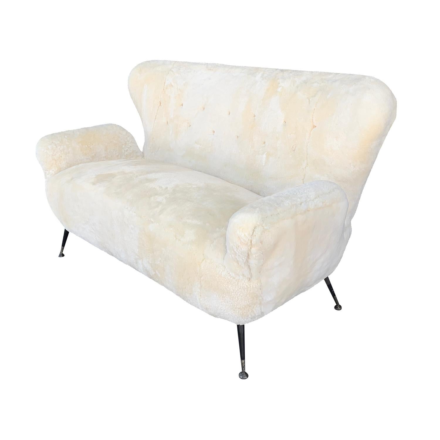 Mid-Century Modern 20th Century Sheepskin Divano, Italian Two-Seat Sofa Attributed to Paolo Buffa For Sale