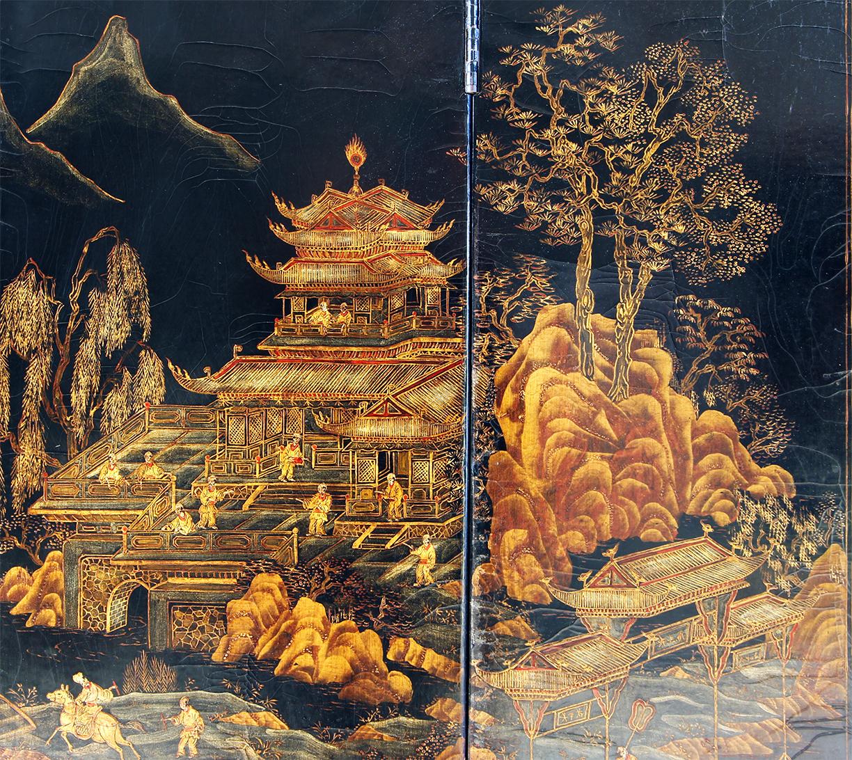 Chinoiserie 20th Chinese Screen in Black Lacquered Wood and Decorated in Gold