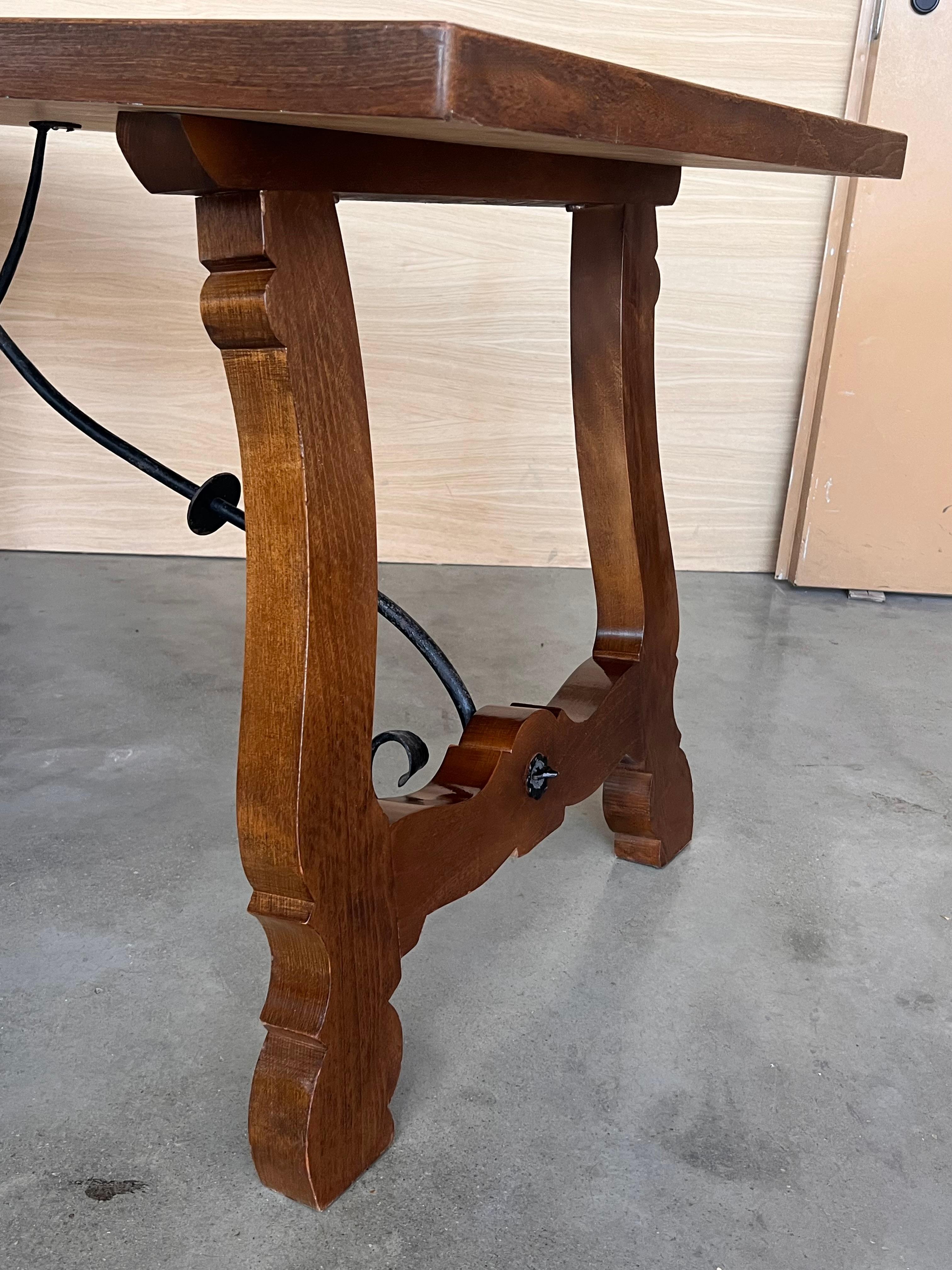 Table de salle à manger ou console en noyer à pieds en lyre et plateau lourd, Espagne, 20e siècle en vente 2