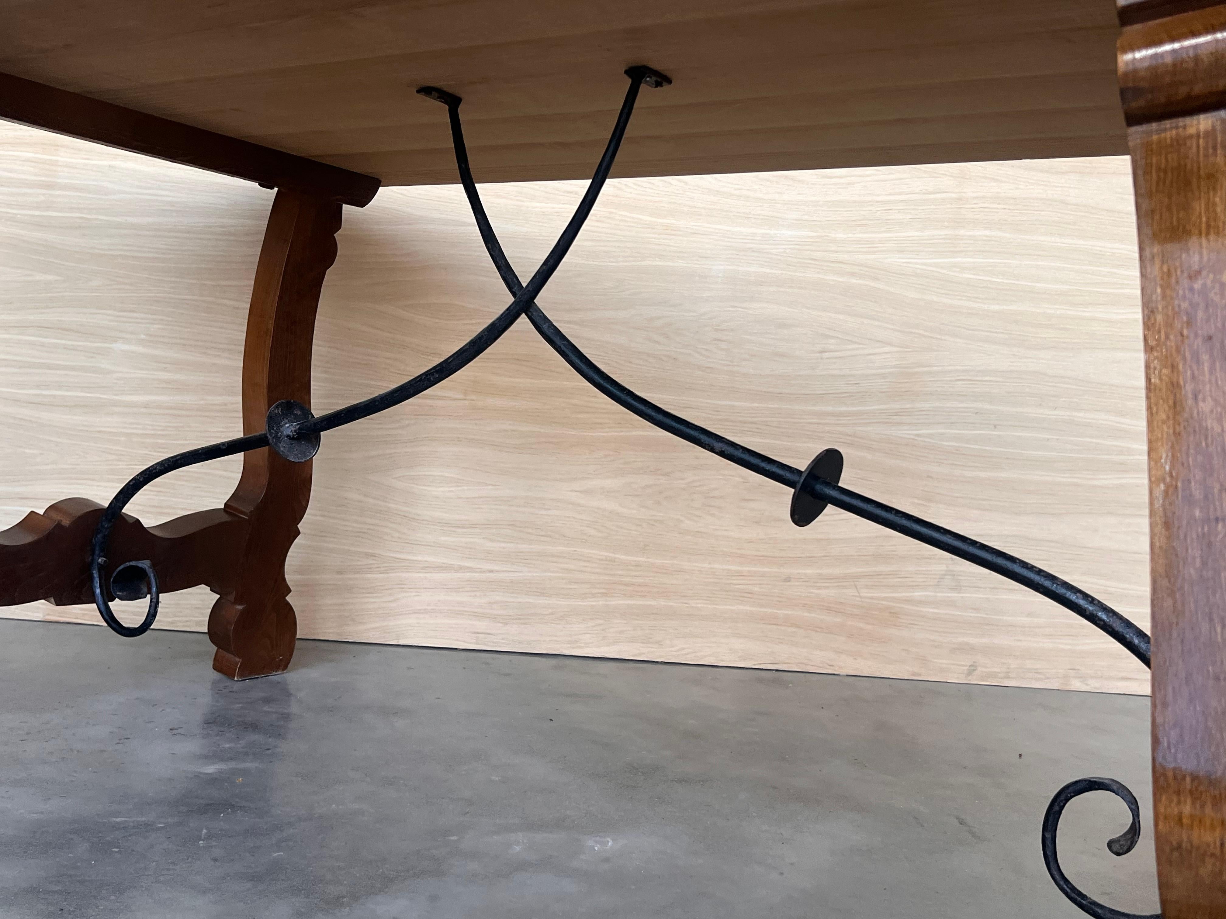 Table de salle à manger ou console en noyer à pieds en lyre et plateau lourd, Espagne, 20e siècle en vente 4