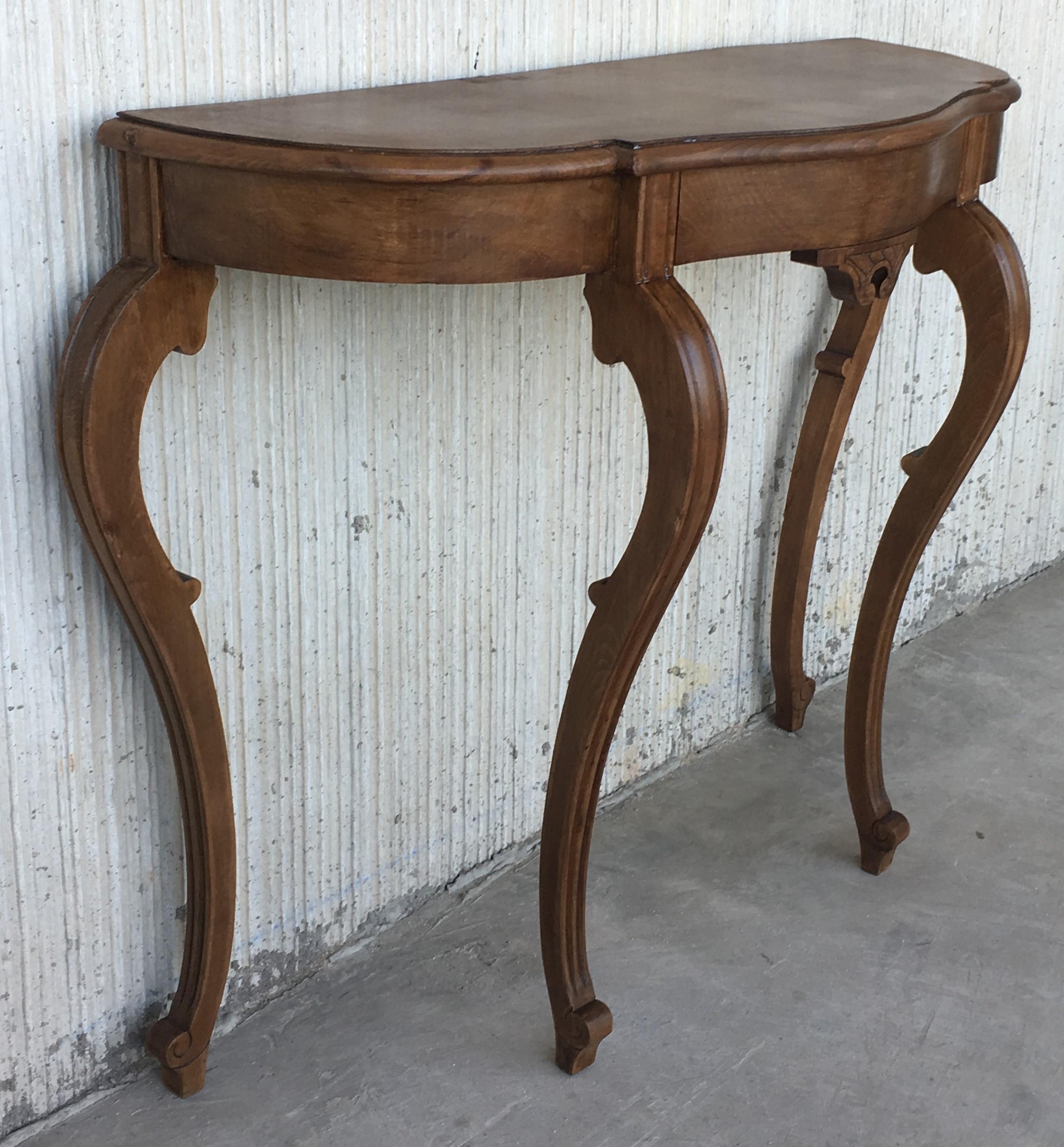 20th English Demilune Table with Cabriole Legs In Excellent Condition In Miami, FL