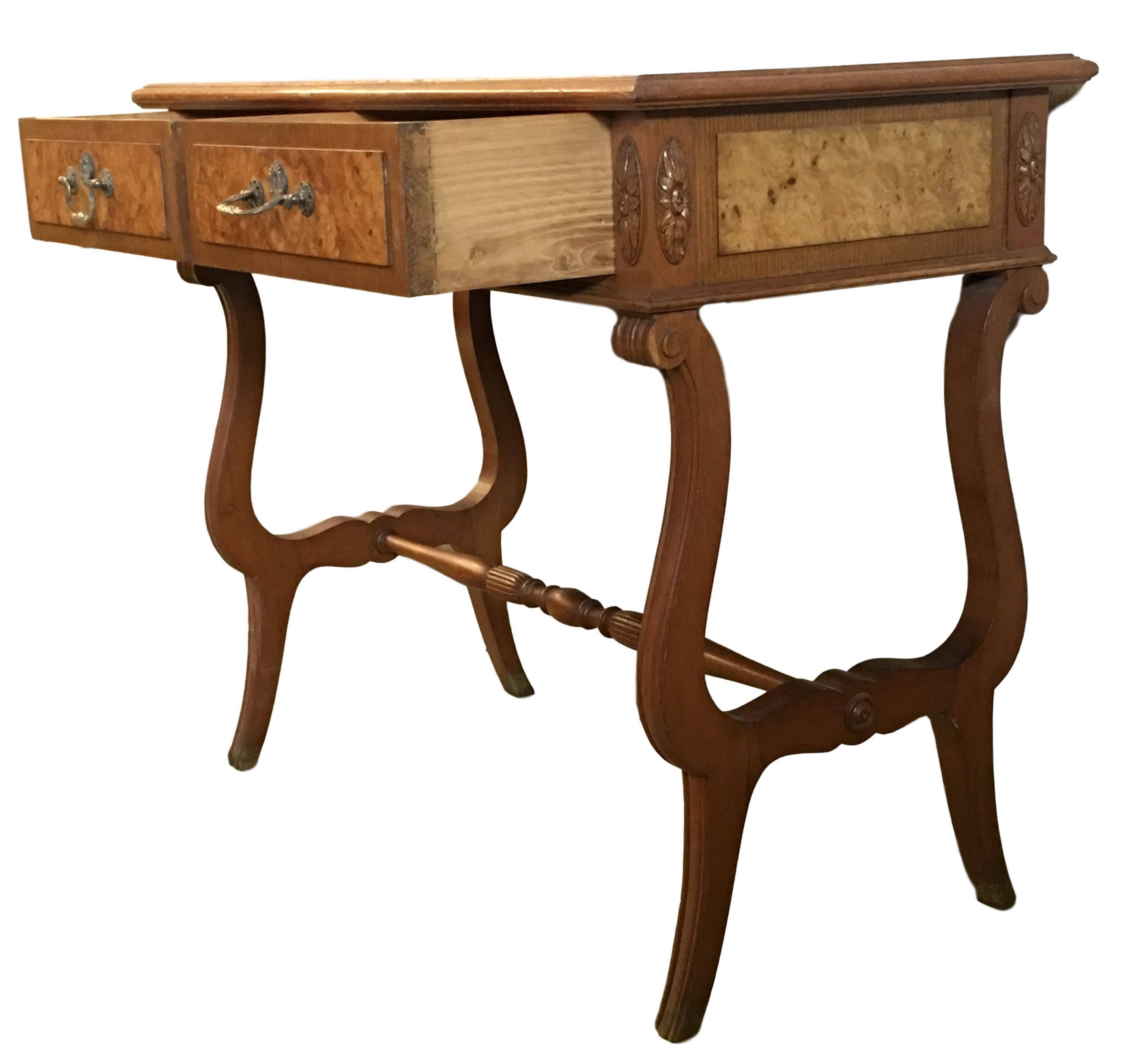 20th English Georgian Oak Two Drawers Lowboy or Desk with Lyre Legs In Excellent Condition For Sale In Miami, FL