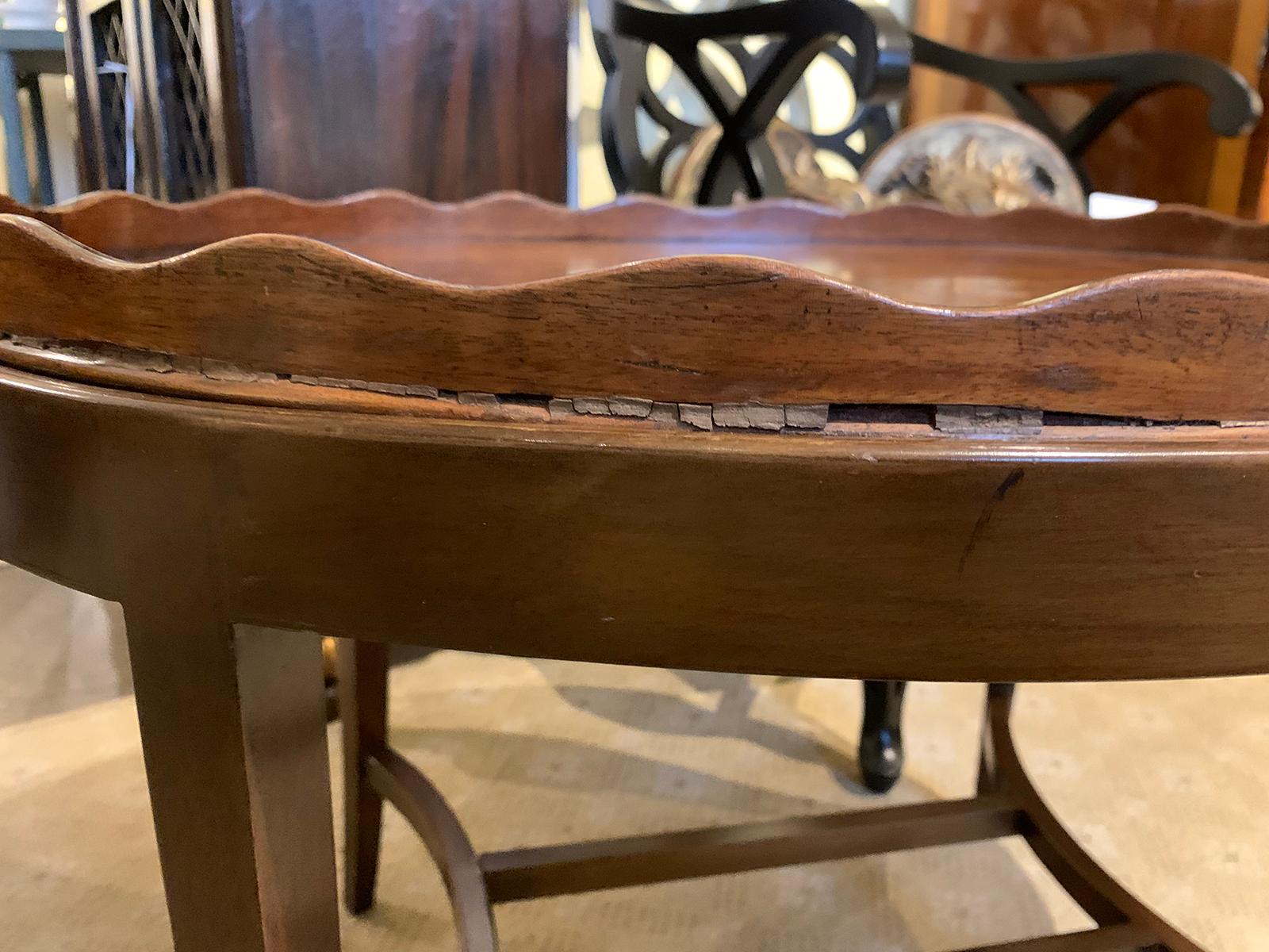 20th Century English Oval Tray Coffee Table with Scalloped Edge 4