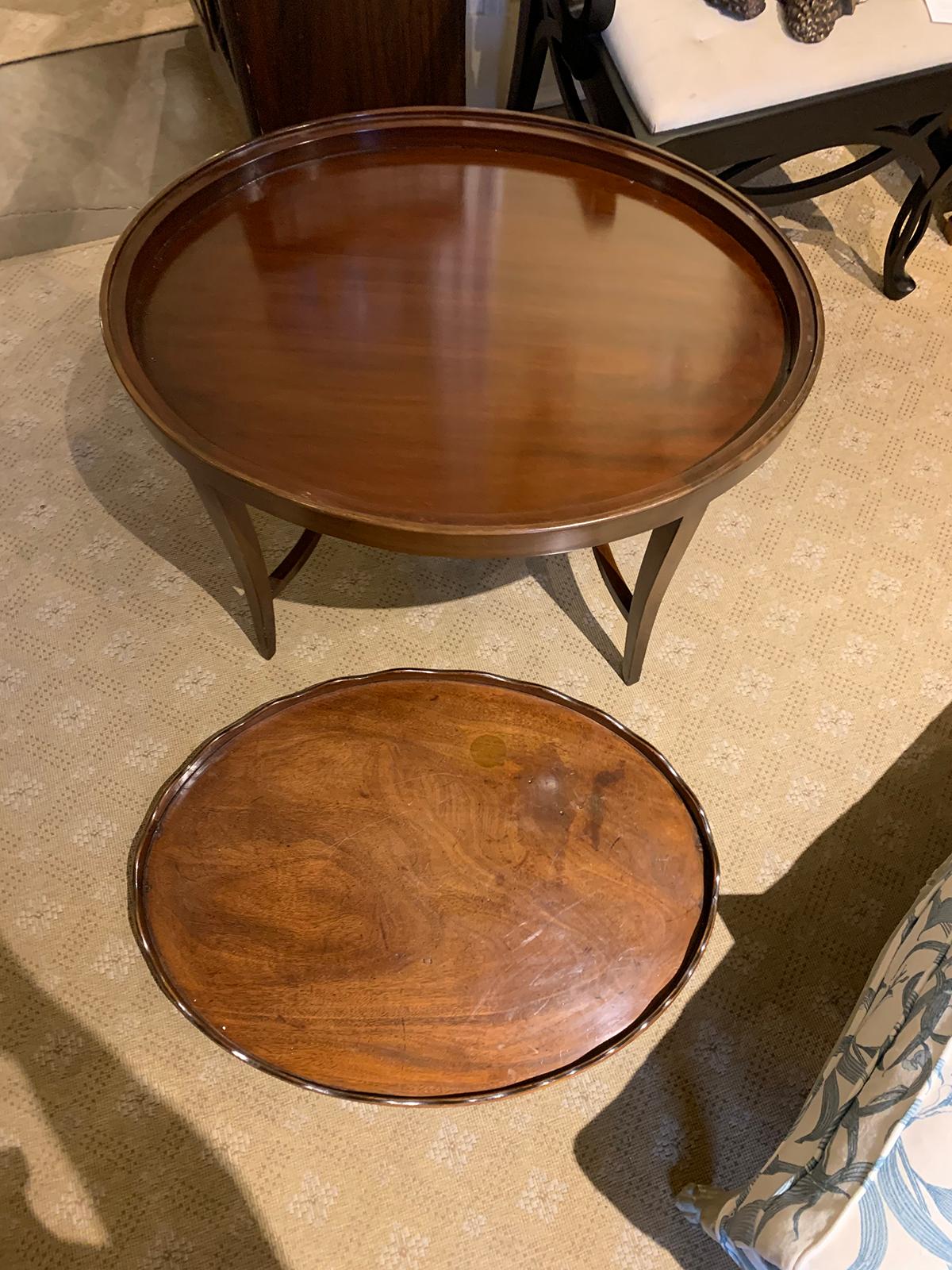 20th Century English Oval Tray Coffee Table with Scalloped Edge 5