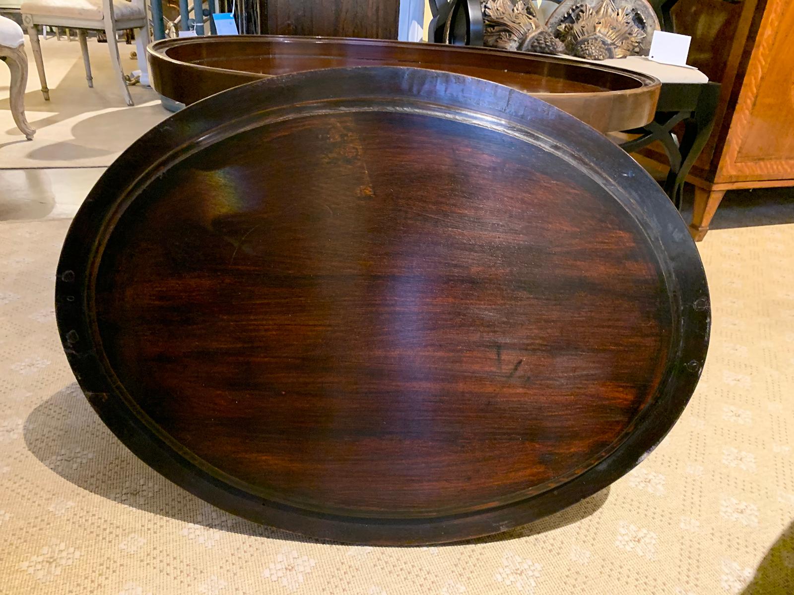 20th Century English Oval Tray Coffee Table with Scalloped Edge 8