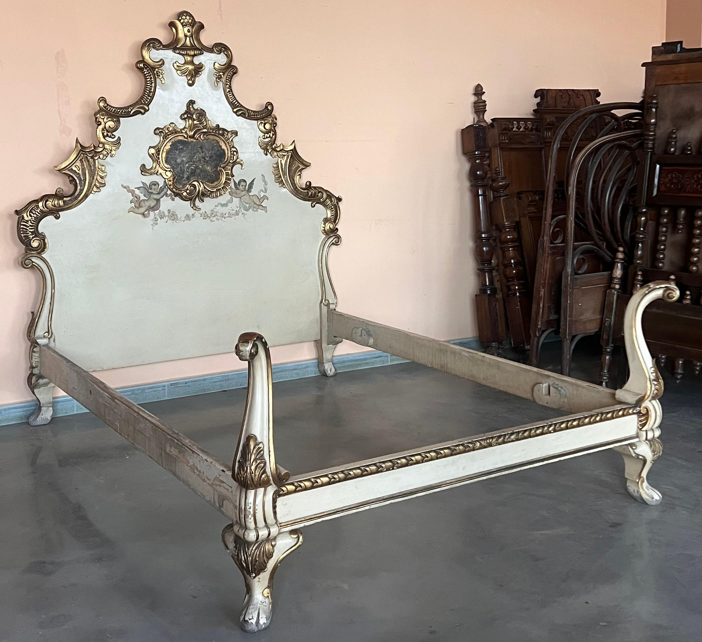 20th French Antique White and Giltwood Queen Bed with Original Painting In Good Condition For Sale In Miami, FL