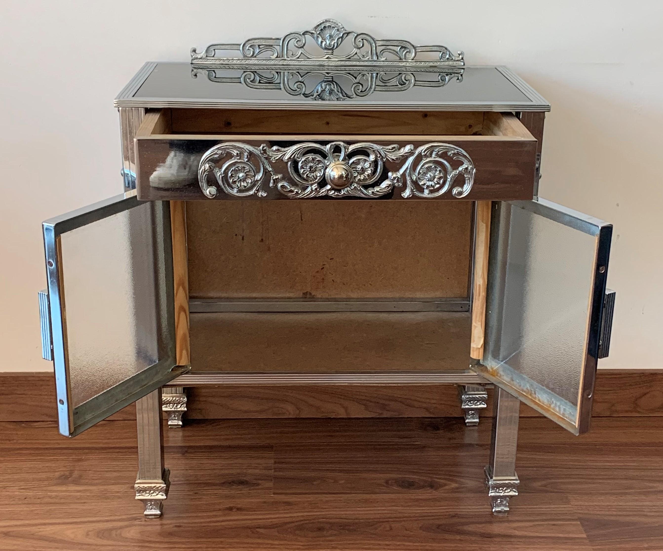 French Art Deco Pair of Brass Side Table or Nightstands, Drawer and Door For Sale 2