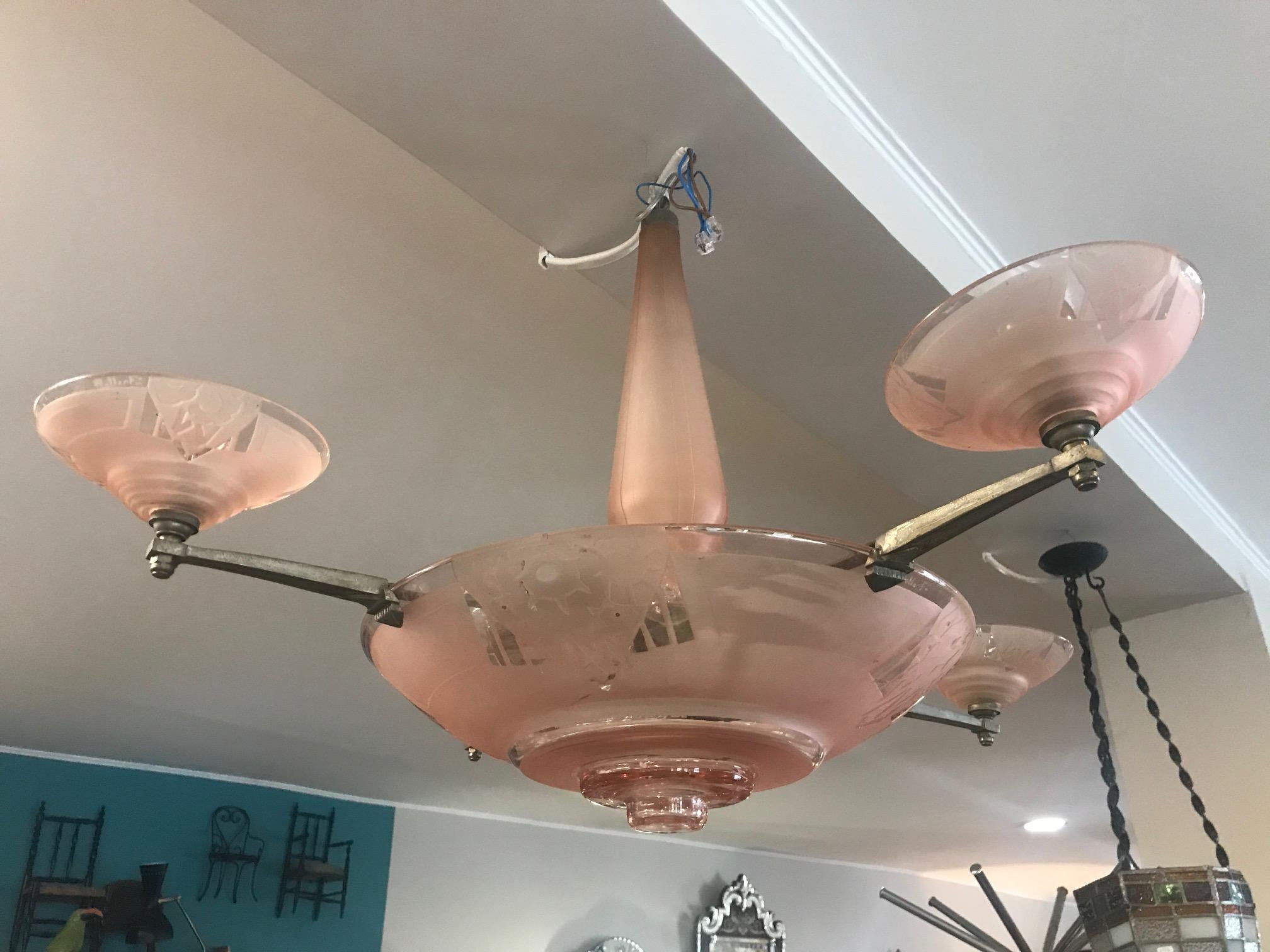 20th French Art Deco Pink Glass and Wrought Iron Muller Freres Chandelier, 1925 For Sale 11