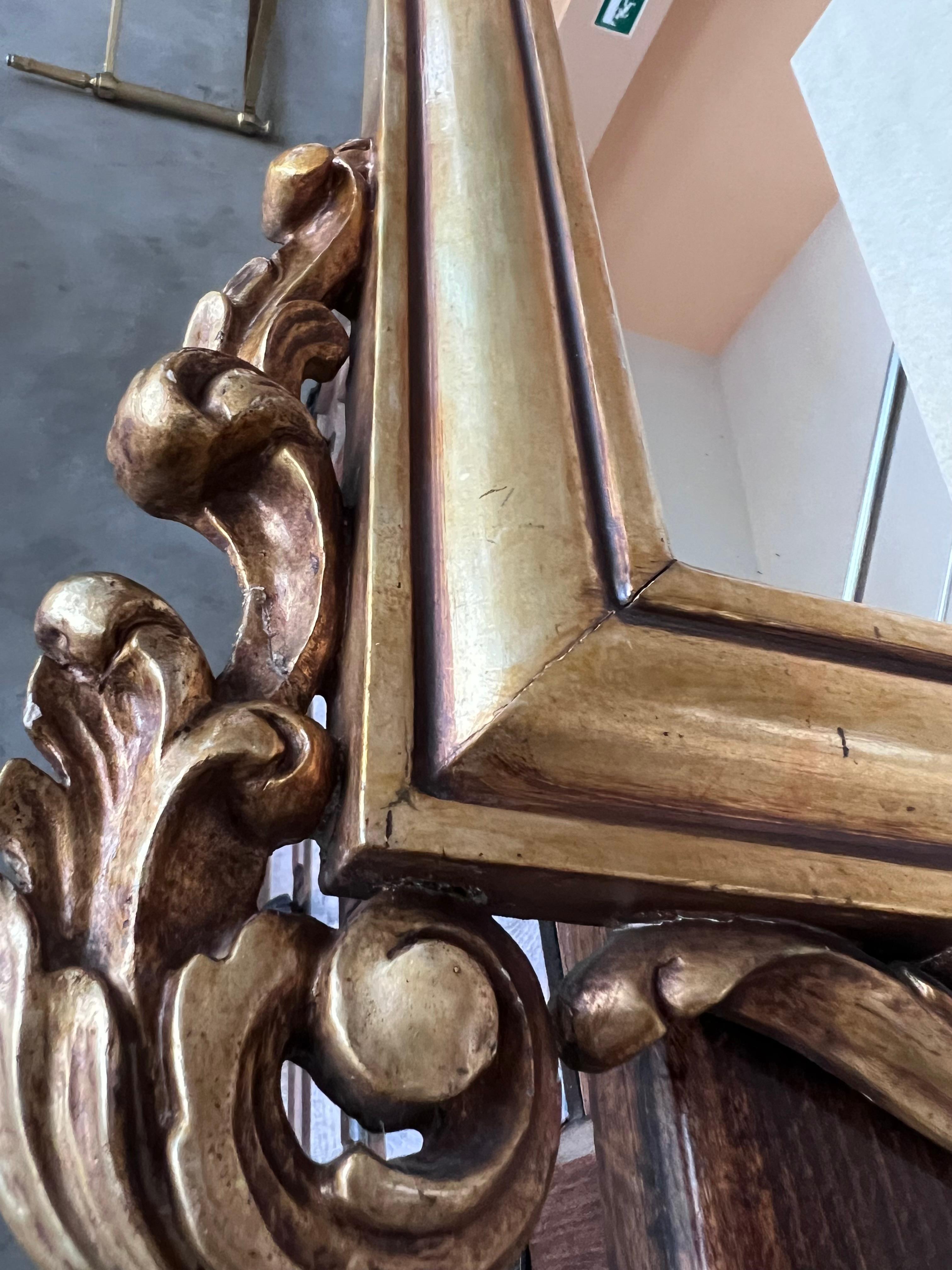 20. Französisch Empire Periode geschnitzt vergoldetem Holz rechteckigen Spiegel mit Wappen (Vergoldetes Holz) im Angebot