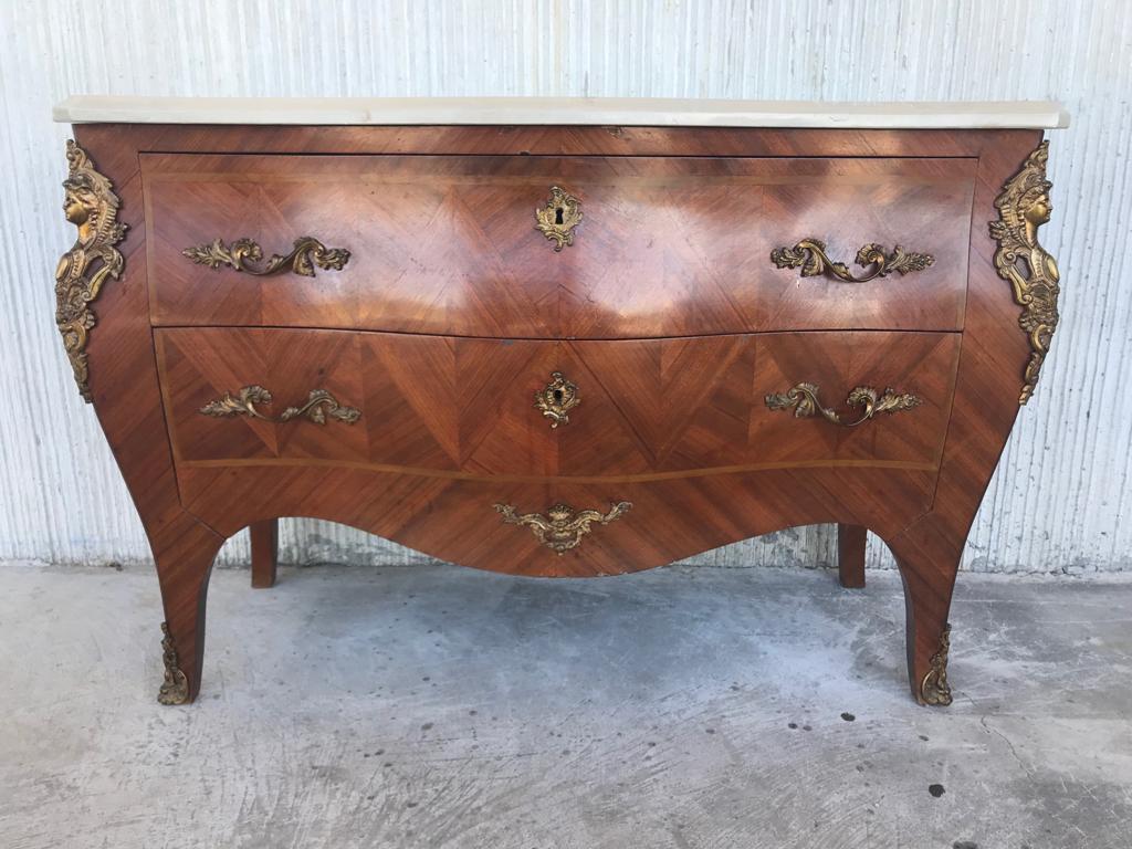A fine Louis XV two-drawer commode with Breche d’Alep marble conforming top in shades of whites with molded edge and notched corners, all with rosewood and tulipwood crossbanding and the bombe case is decorated with kingwood and rosewood veneers.