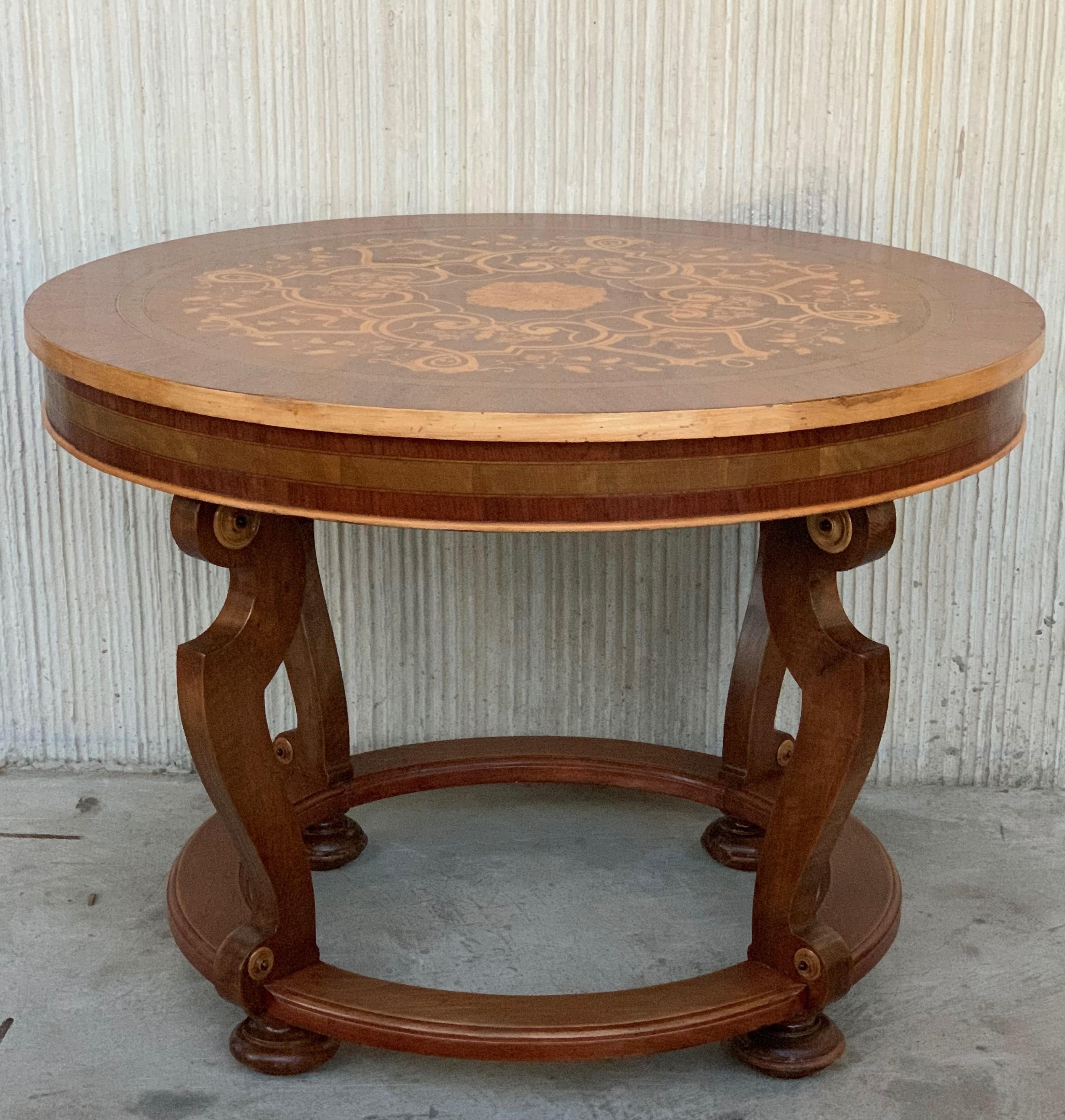 table with four legs in french