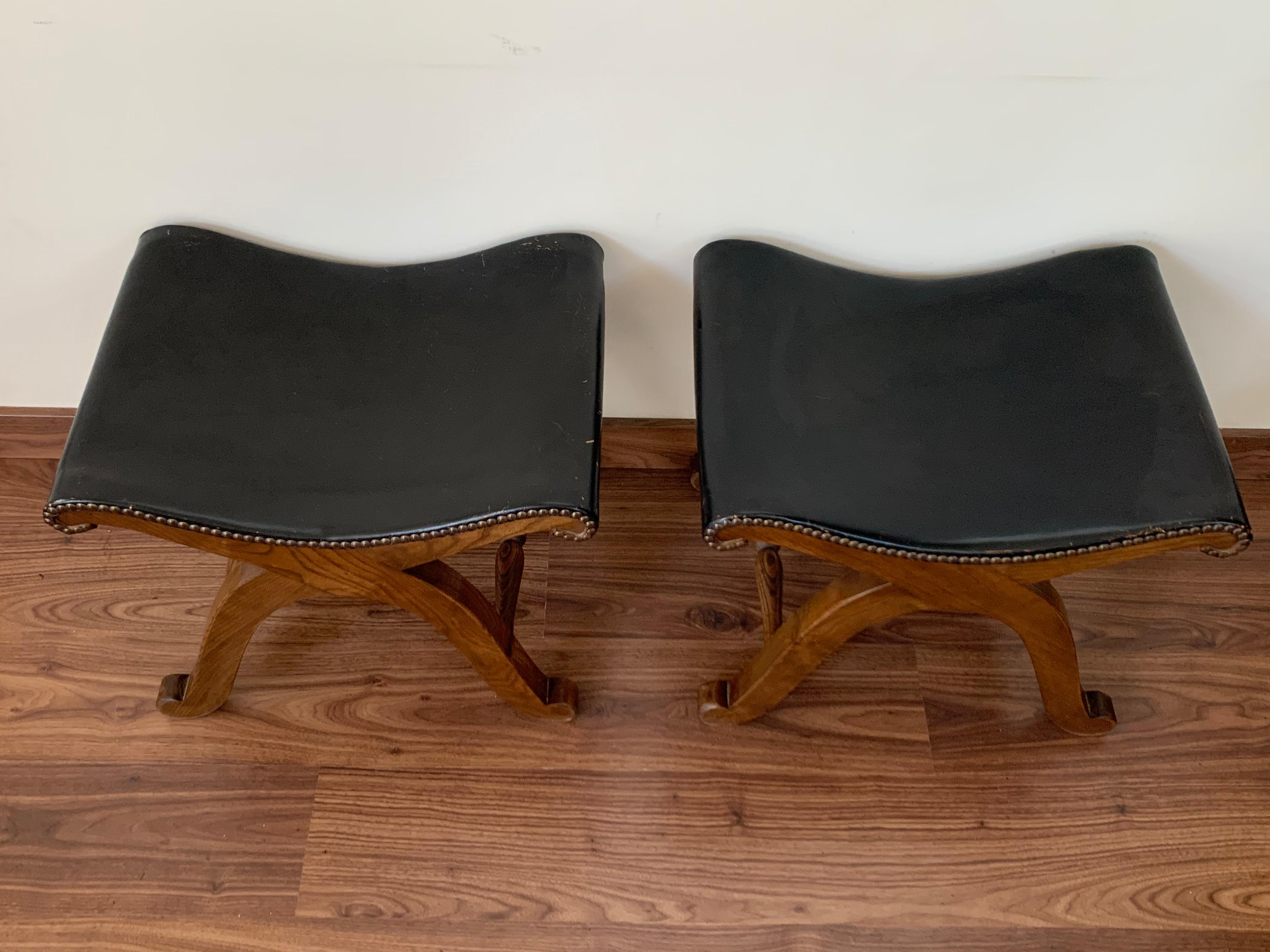 French Pair of Foot Stools in Walnut and Black Leather Seat with Tacks In Good Condition In Miami, FL