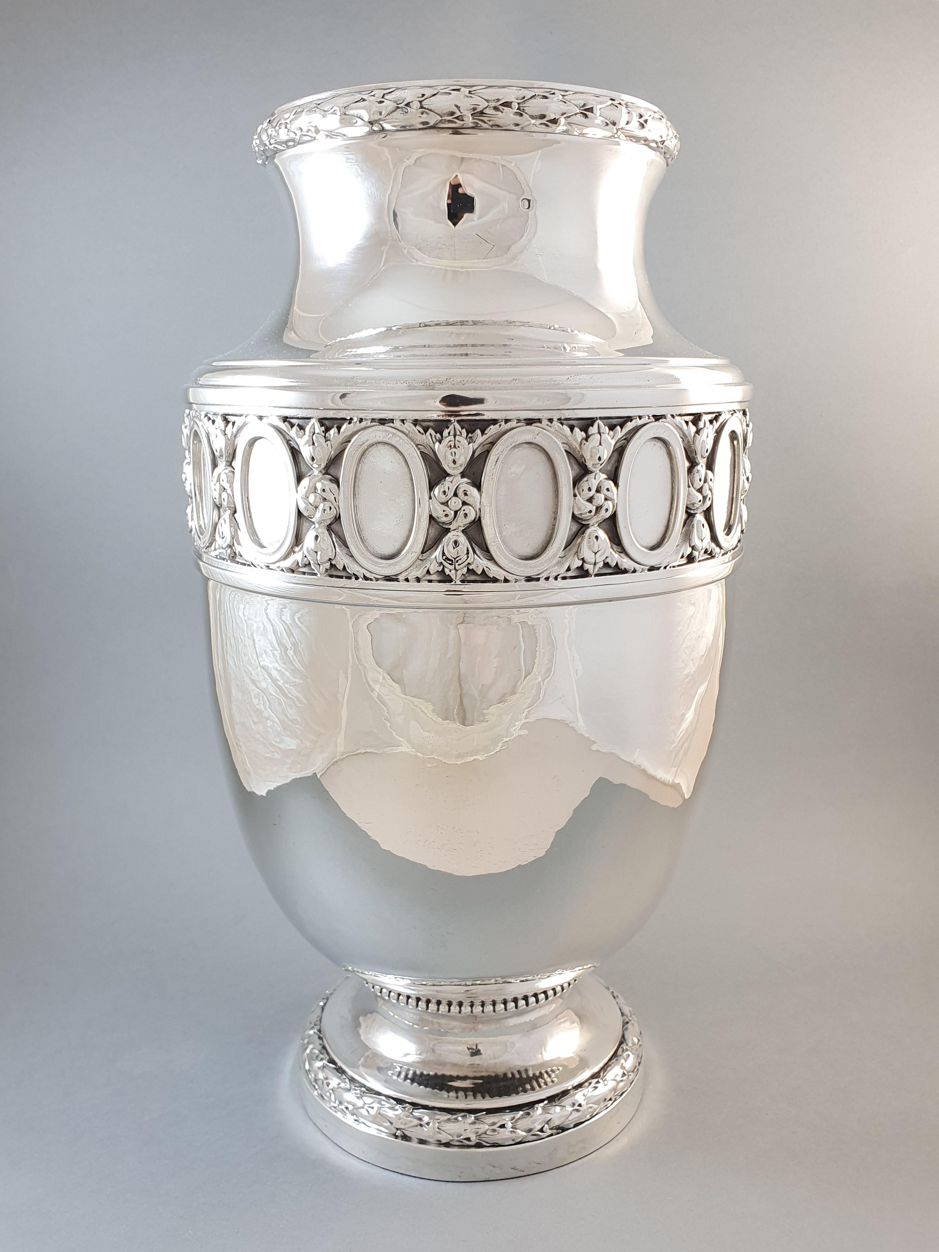 20th French Sterling Silver Vase In Excellent Condition In Saint-Ouen, FR