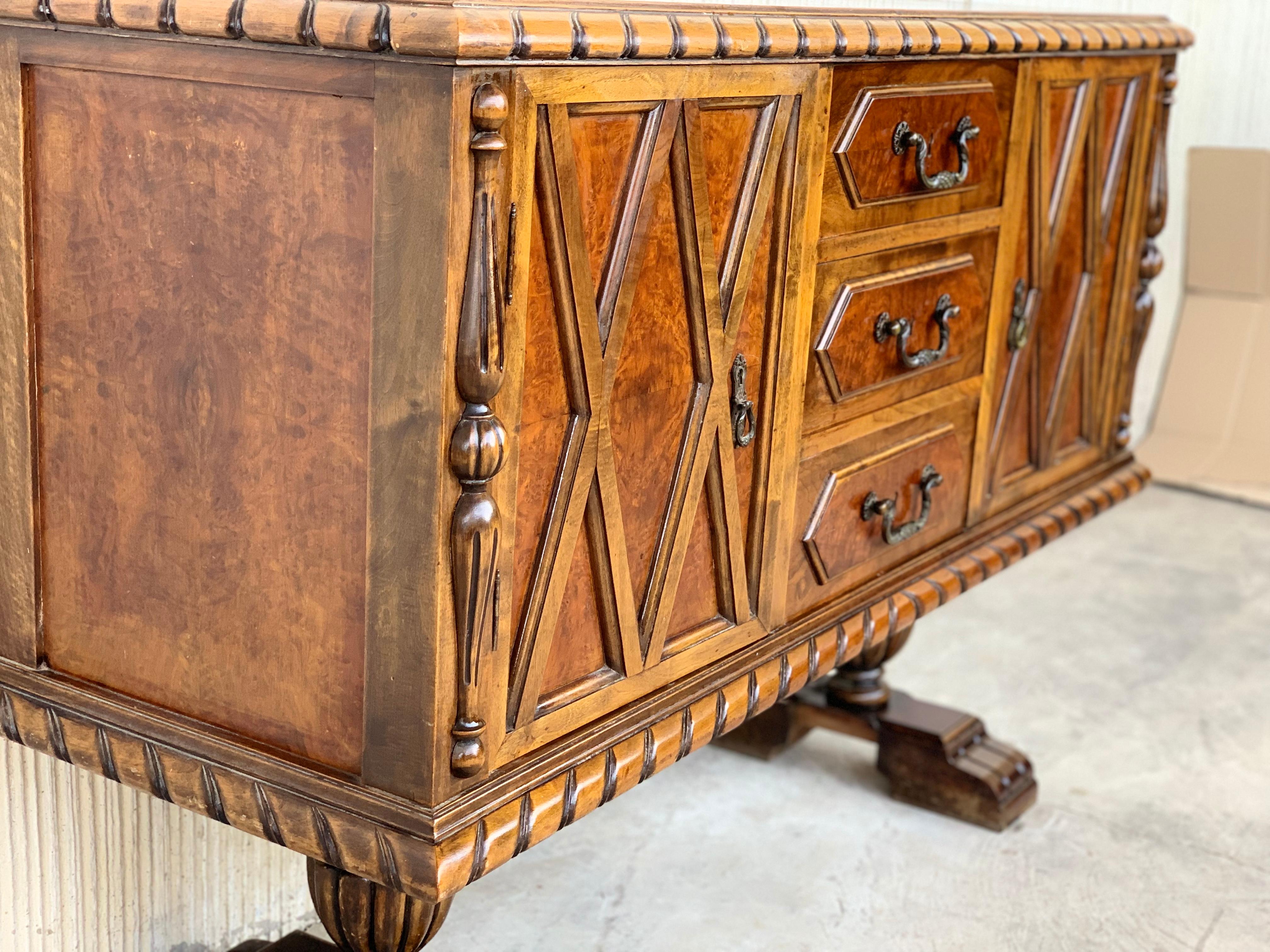 20th Century French Walnut Buffet with Two Doors and Three Central Drawers For Sale 2