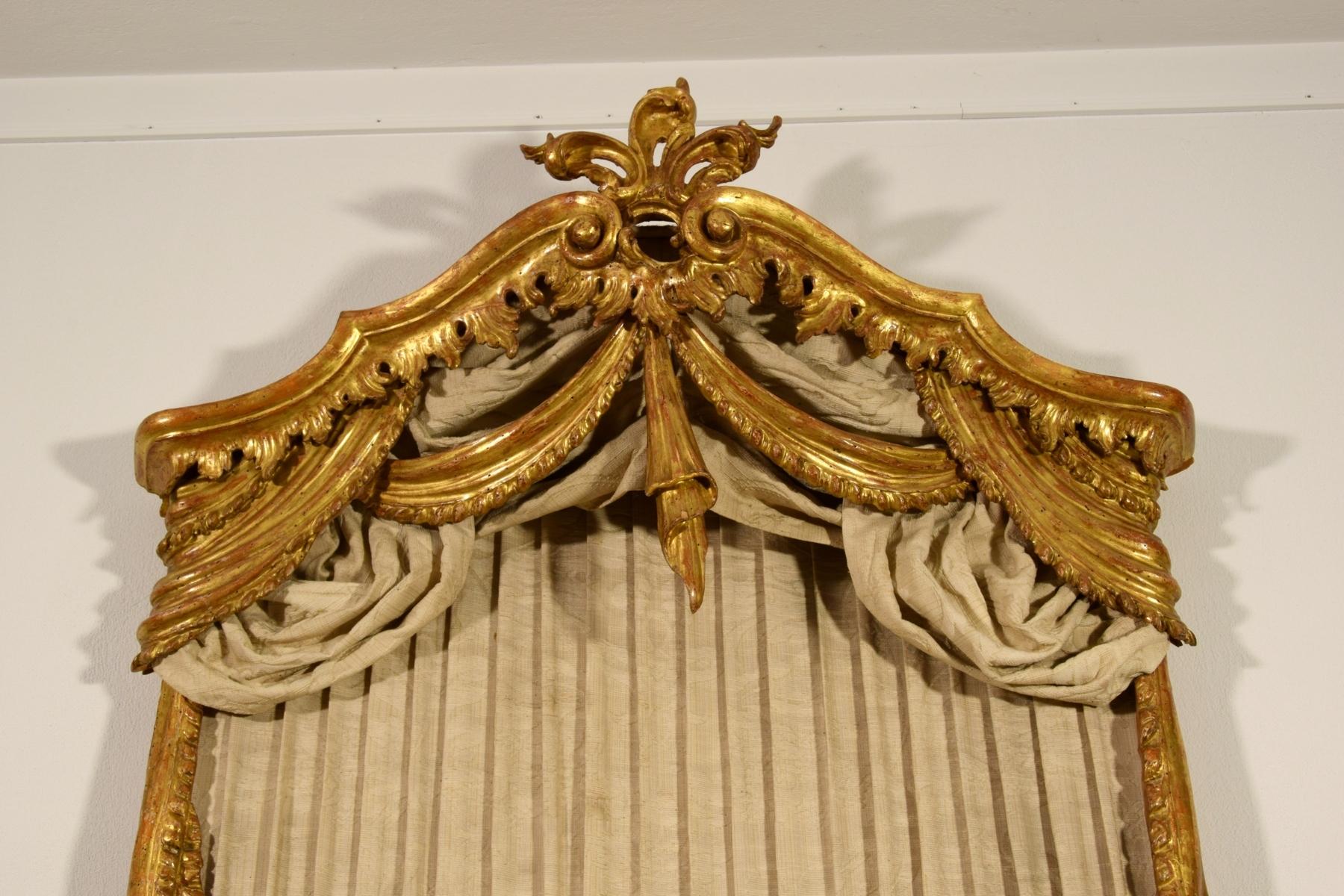 Hand-Carved 20th Century Italian Carved and Gilded Wood Canopy Bed Head