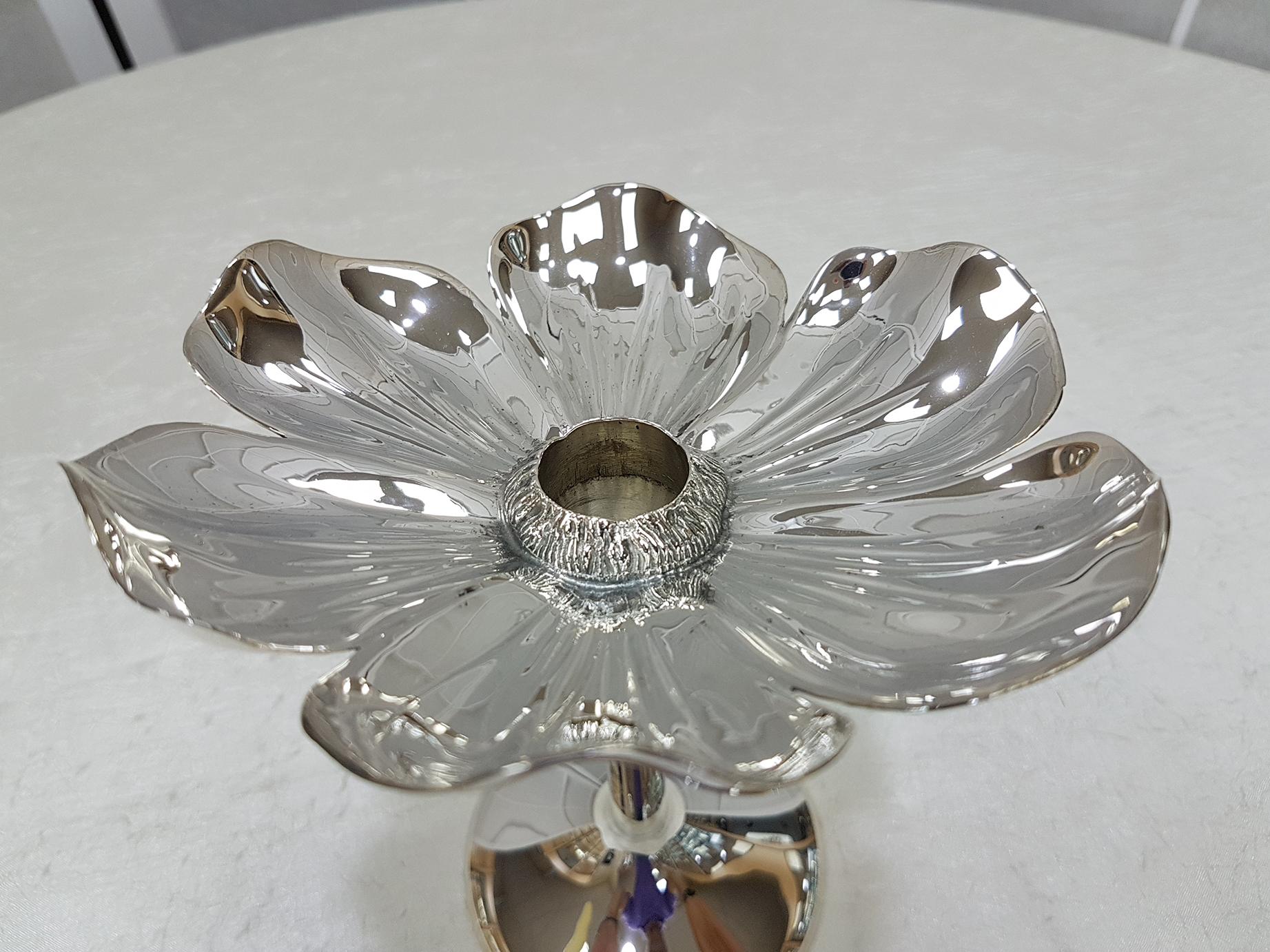 Italienische 800er Silber-Kerzenständer in Blumenform aus dem 20. Jahrhundert im Angebot 4