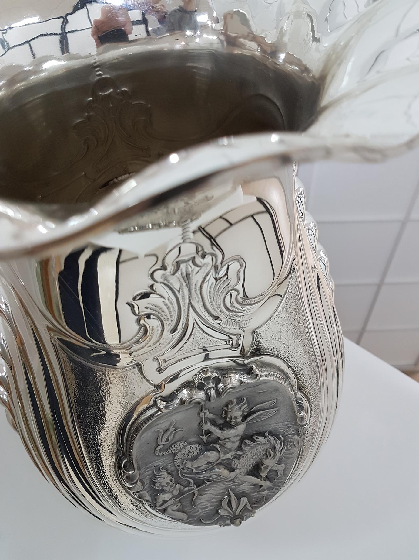 20th Italian Century Solid Silver Big Vase Blason Depicting Mythological Figures For Sale 8