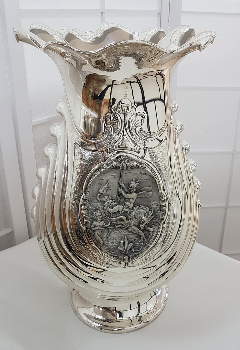 20th Italian Century Solid Silver Big Vase Blason Depicting Mythological Figures For Sale 11