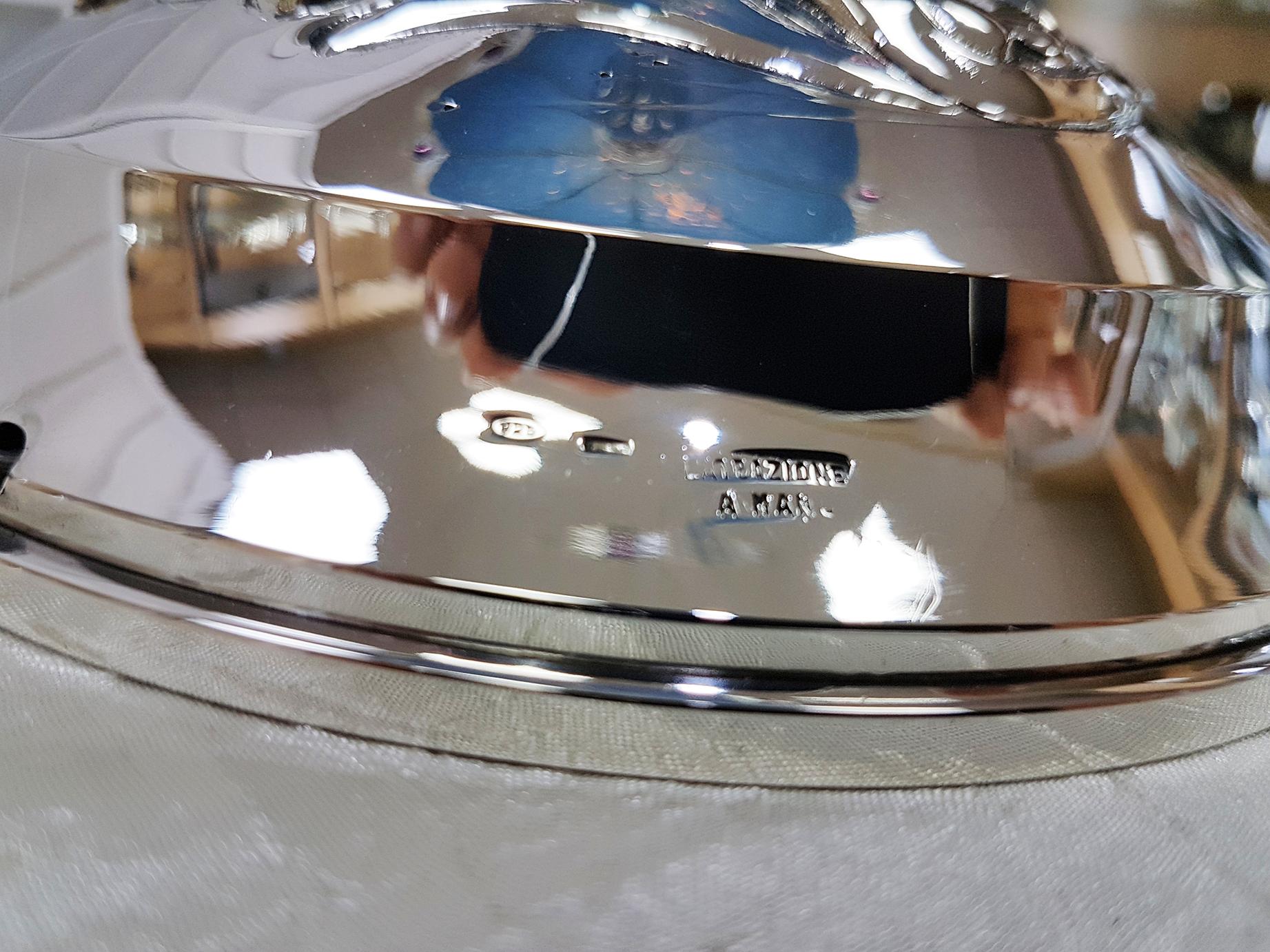 Lampada da tavolo in argento massiccio del XX secolo con cappello in vetro policromo in vendita 7