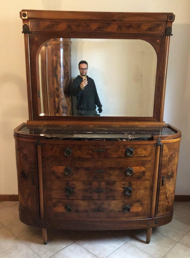 Italian chest of drawers with big mirror and with four drawers, in walnut, curved on the sides, art deco style, Portoro marble top. 
Completely disassembled, it is divided into two parts: base and mirror.
It is very elegant and practical.The