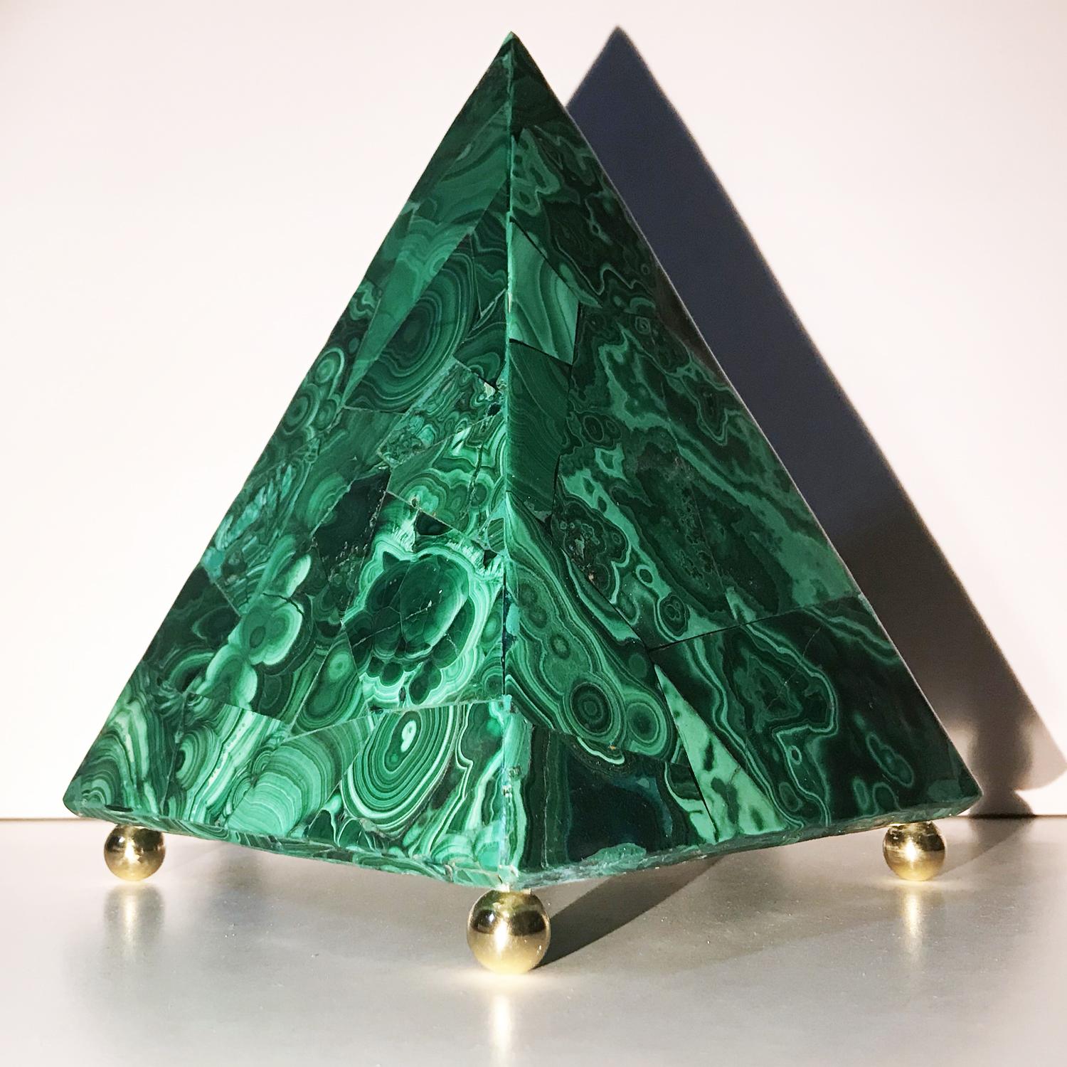 20th Italian Neoclassical Green Malachite and Gold Bronze Sculpture of Pyramid  In Good Condition In Roma, IT