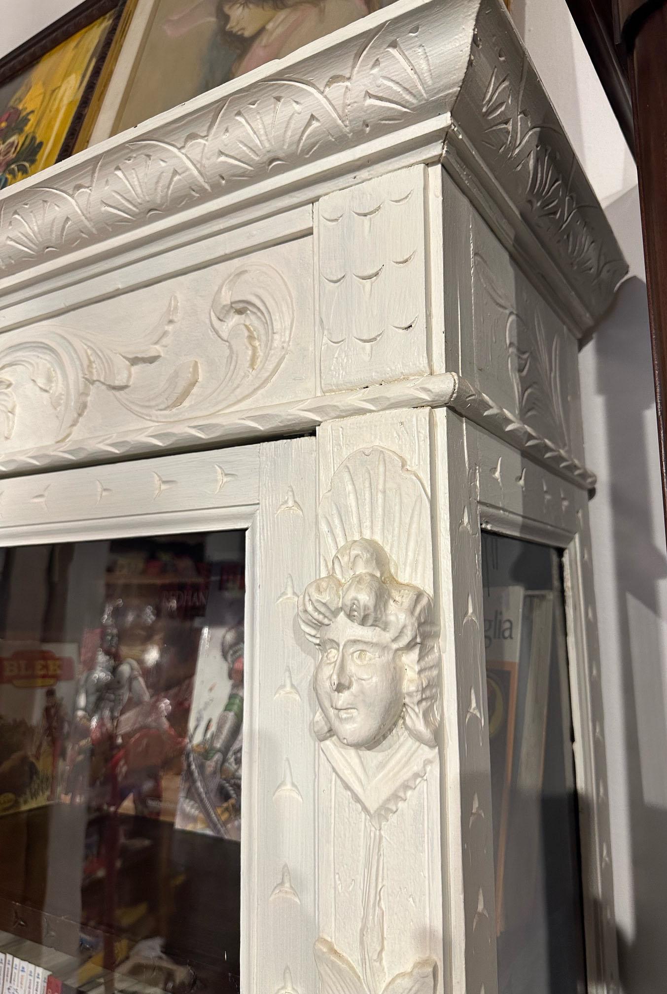 Fir 20th Italian Renaissance style display cabinet For Sale