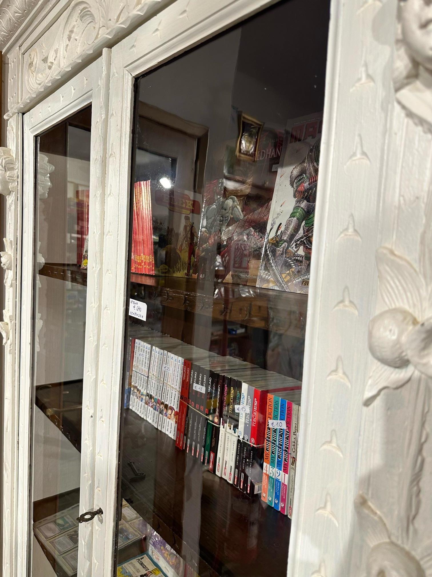 20th Italian Renaissance style display cabinet For Sale 1