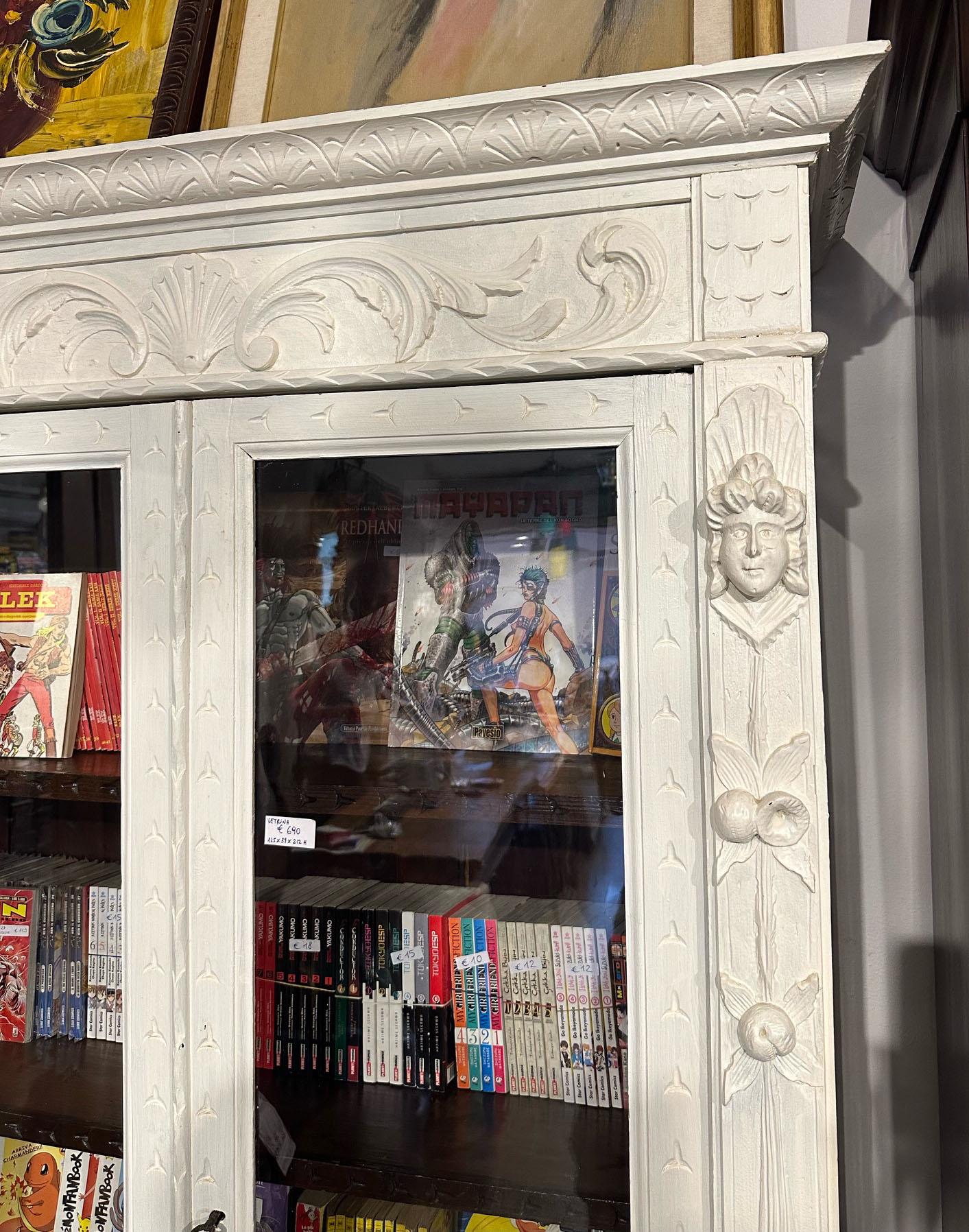 20th Italian Renaissance style display cabinet For Sale 2