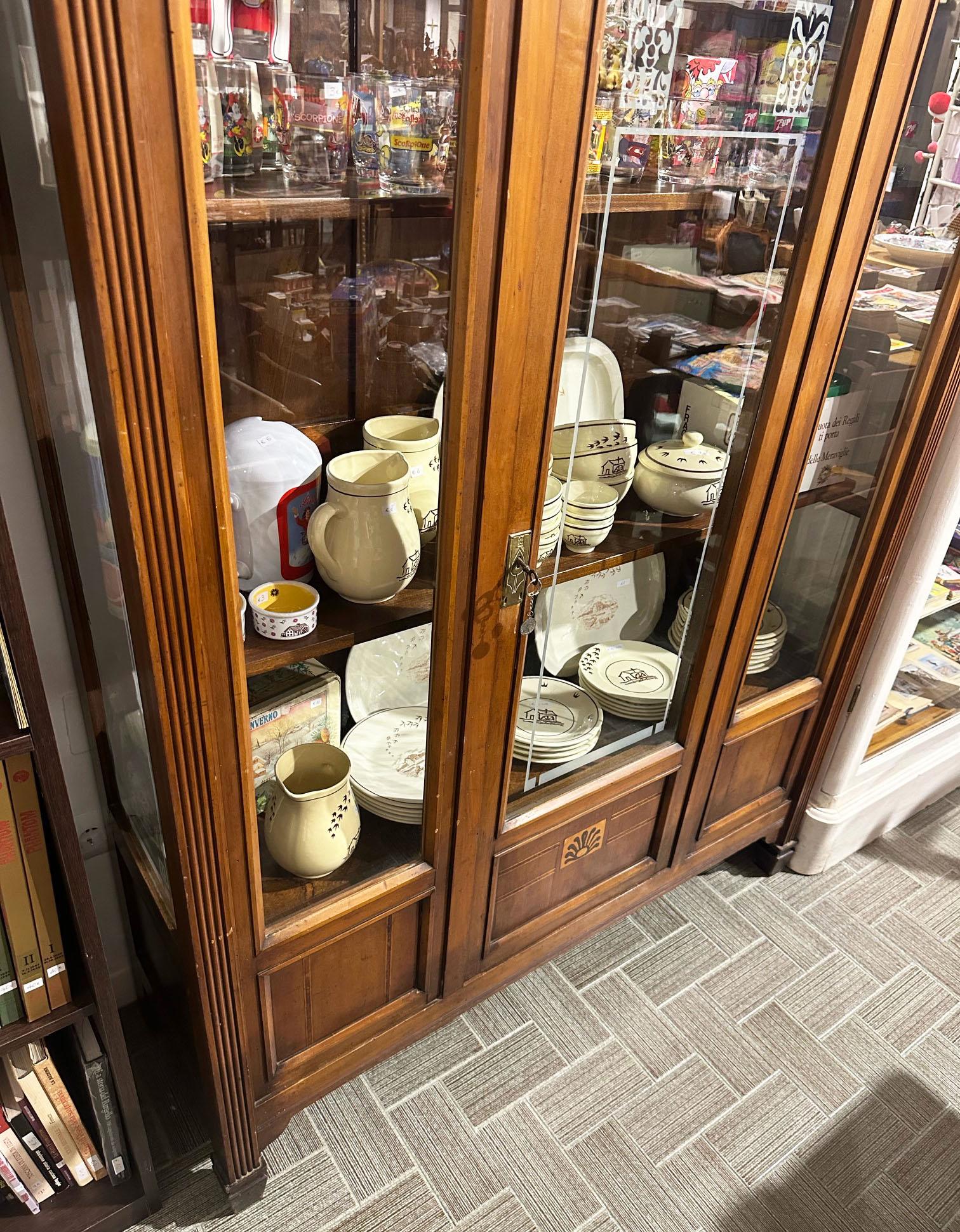 20th Italian walnut display cabinet inlaid with side and front glass. 
The glass has a beautiful decoration and is original from the period.
Comes from an old country house in the Chianti area of Tuscany.
The piece of furniture is very suitable for