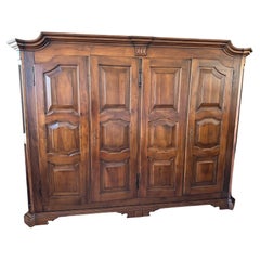 20ème Armoire italienne en noyer à quatre portes avec miroir